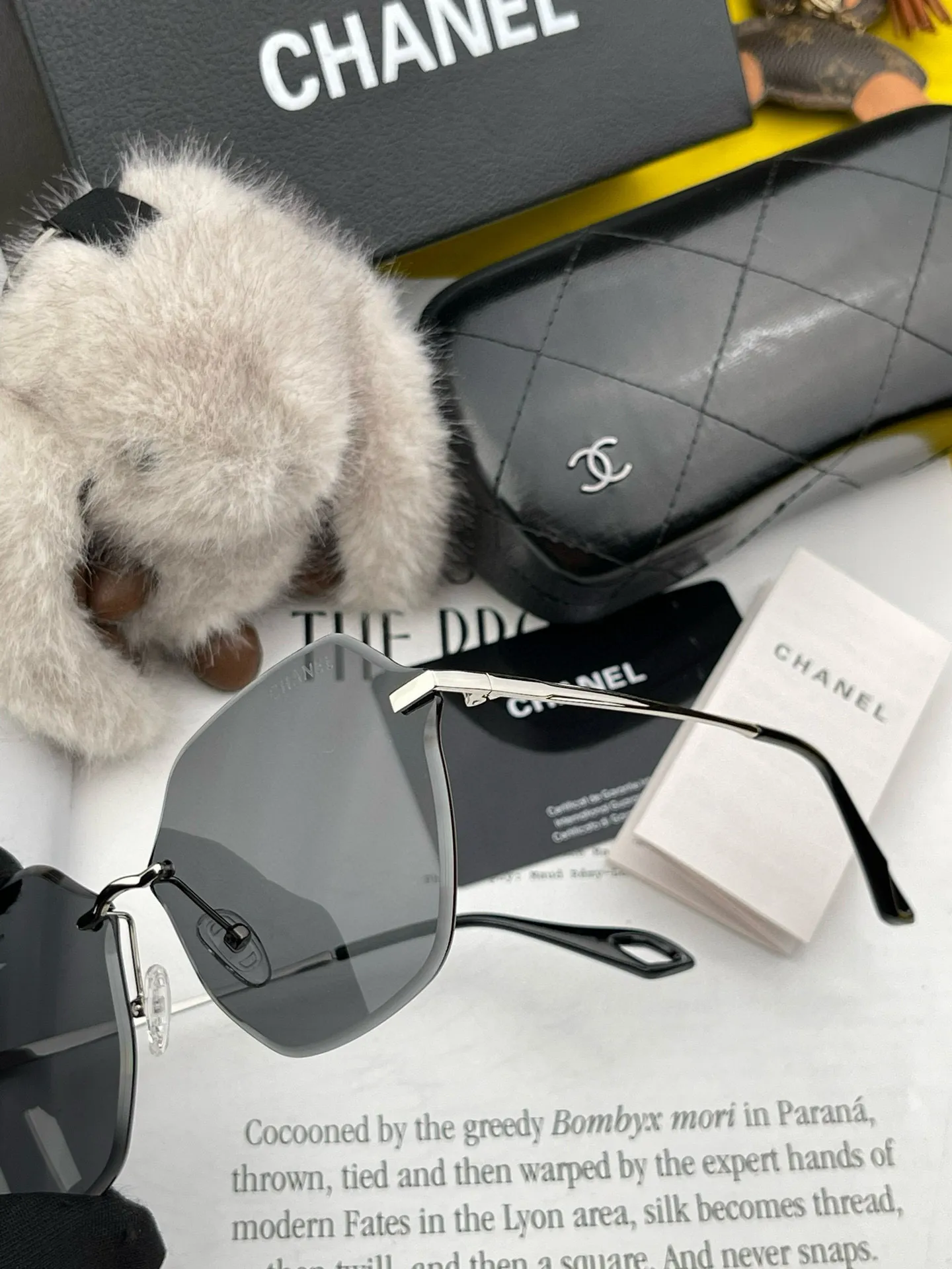 シャネル新作黒ダイヤモンドサングラス - 画像 (9)
