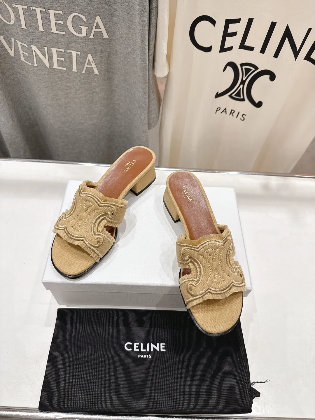 セリーヌベージュレトロサンダル新作2025SS - 画像 (3)