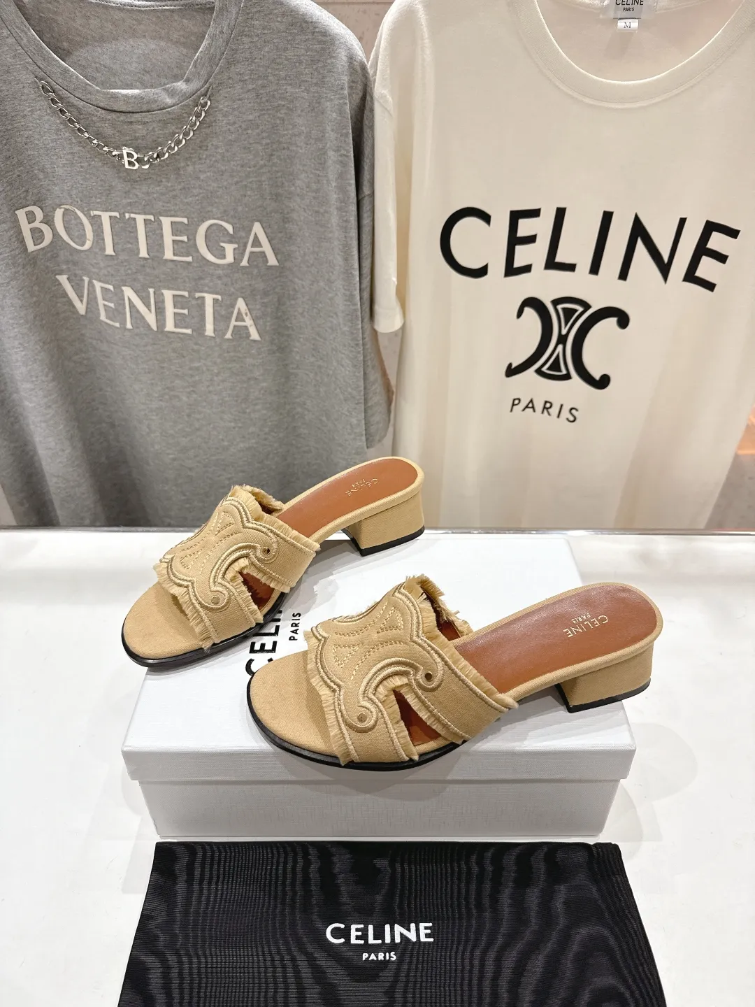 セリーヌベージュレトロサンダル新作2025SS - 画像 (4)