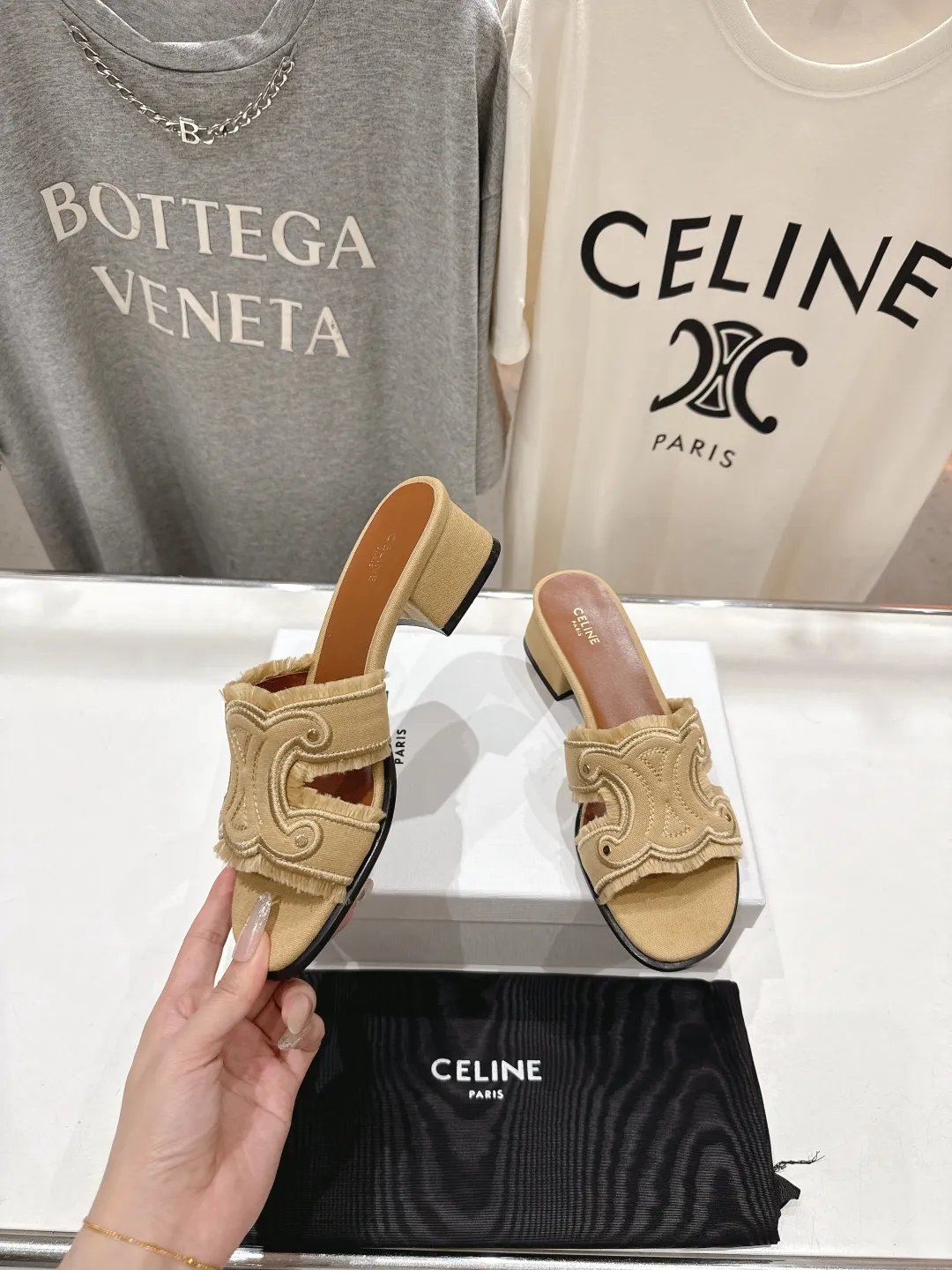 セリーヌベージュレトロサンダル新作2025SS - 画像 (5)