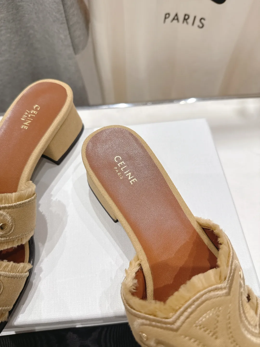 セリーヌベージュレトロサンダル新作2025SS - 画像 (7)