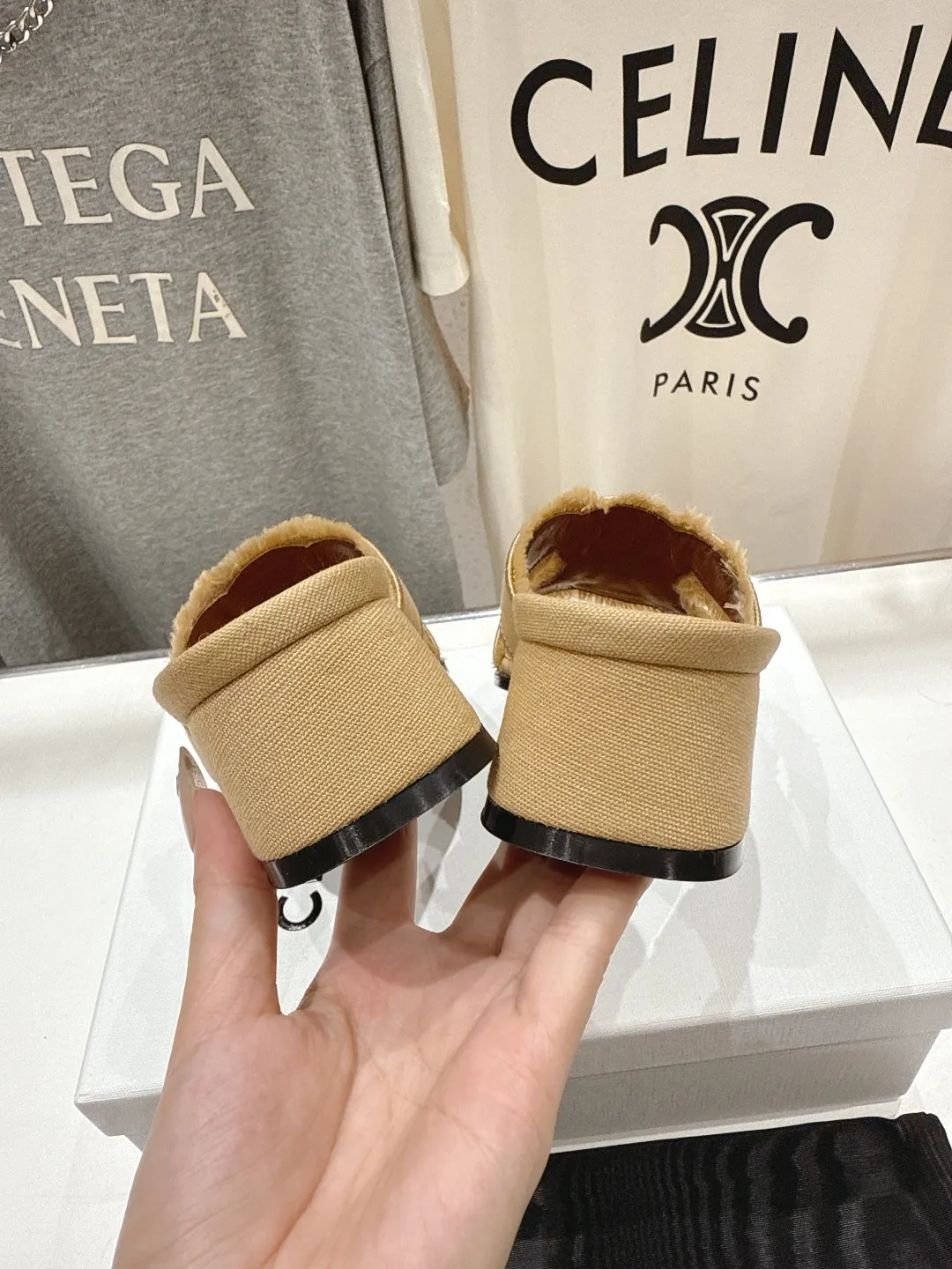 セリーヌベージュレトロサンダル新作2025SS - 画像 (9)