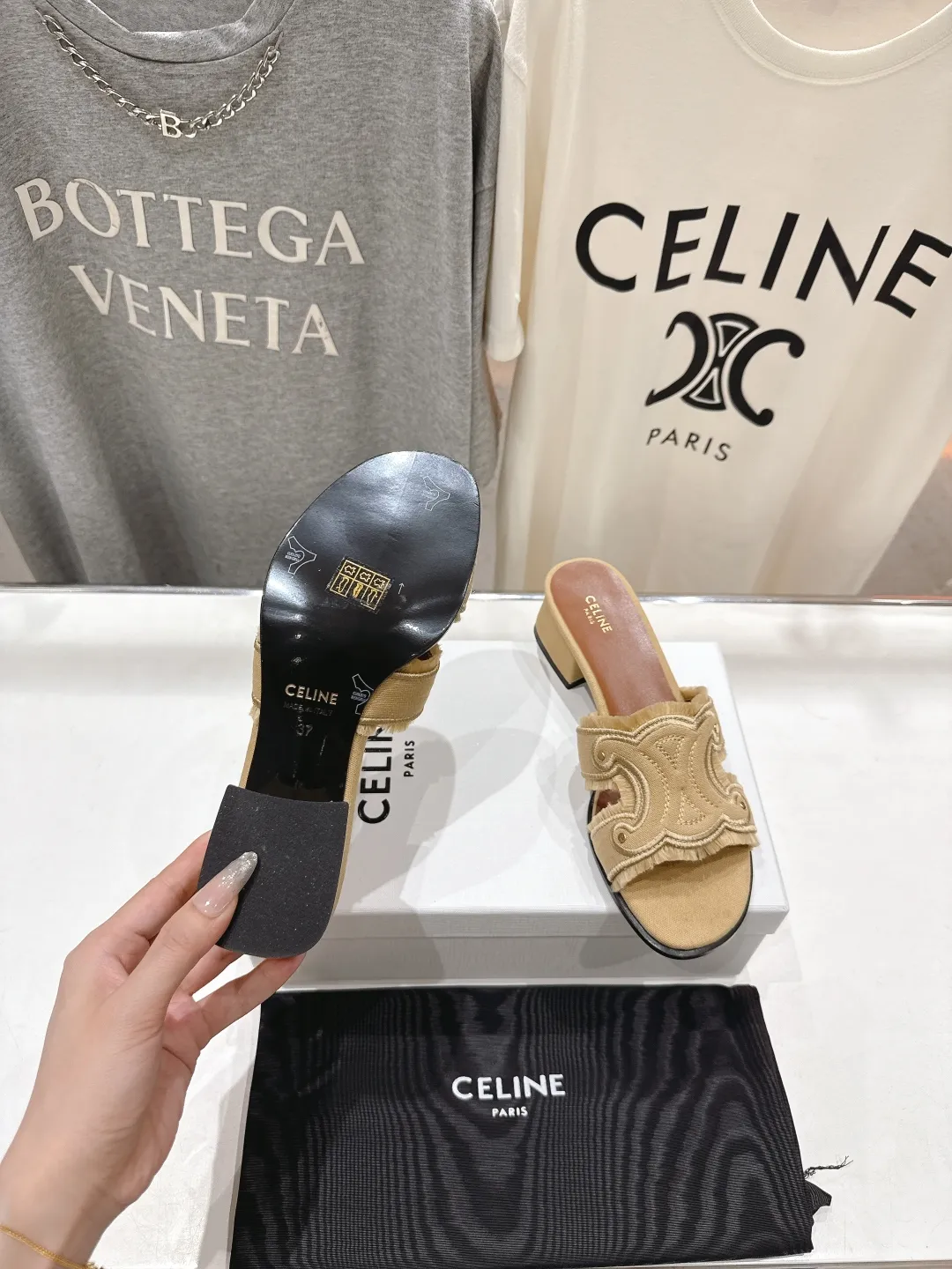 セリーヌベージュレトロサンダル新作2025SS - 画像 (10)