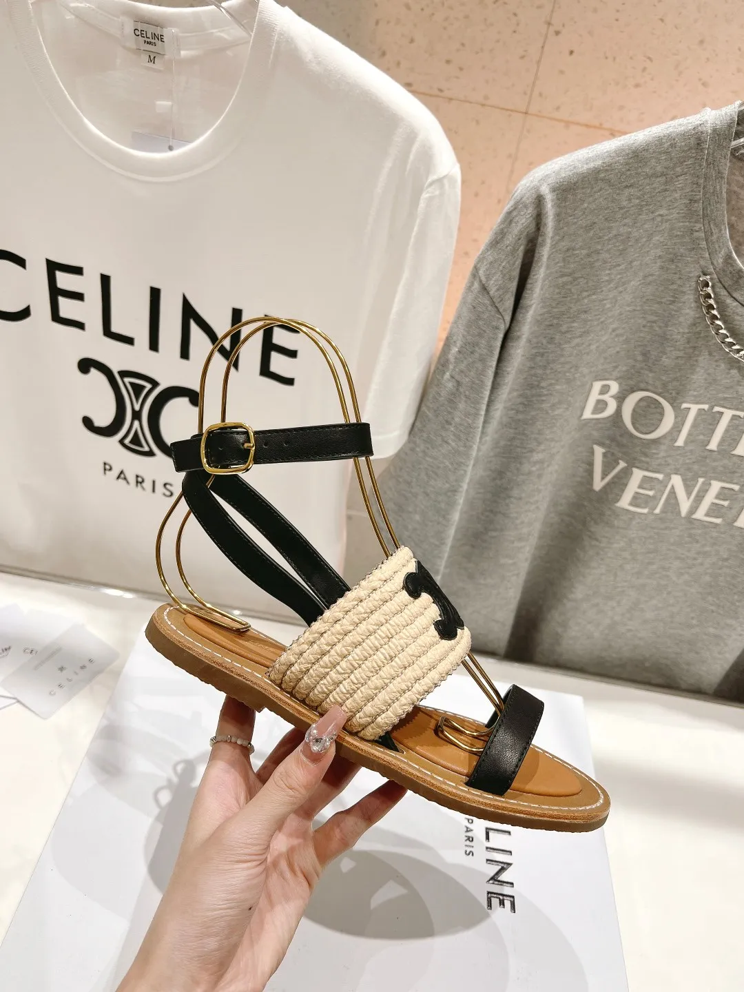 CELINE 2025春夏新作凱旋門サンダル黒レトロスタイル - 画像 (6)