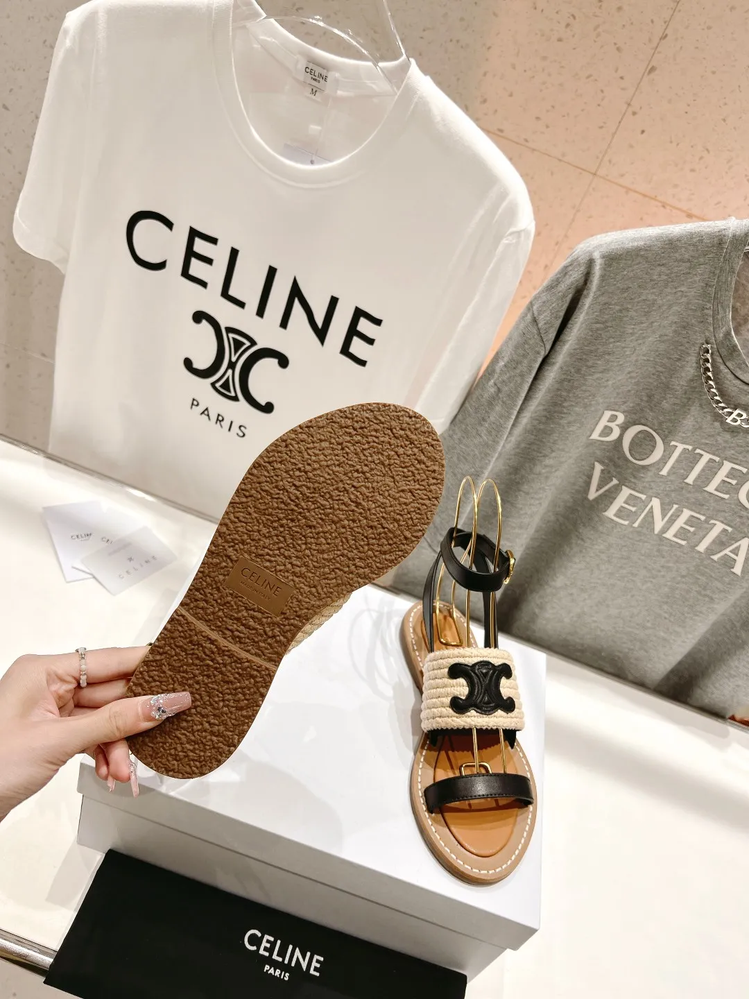 CELINE 2025春夏新作凱旋門サンダル黒レトロスタイル - 画像 (10)