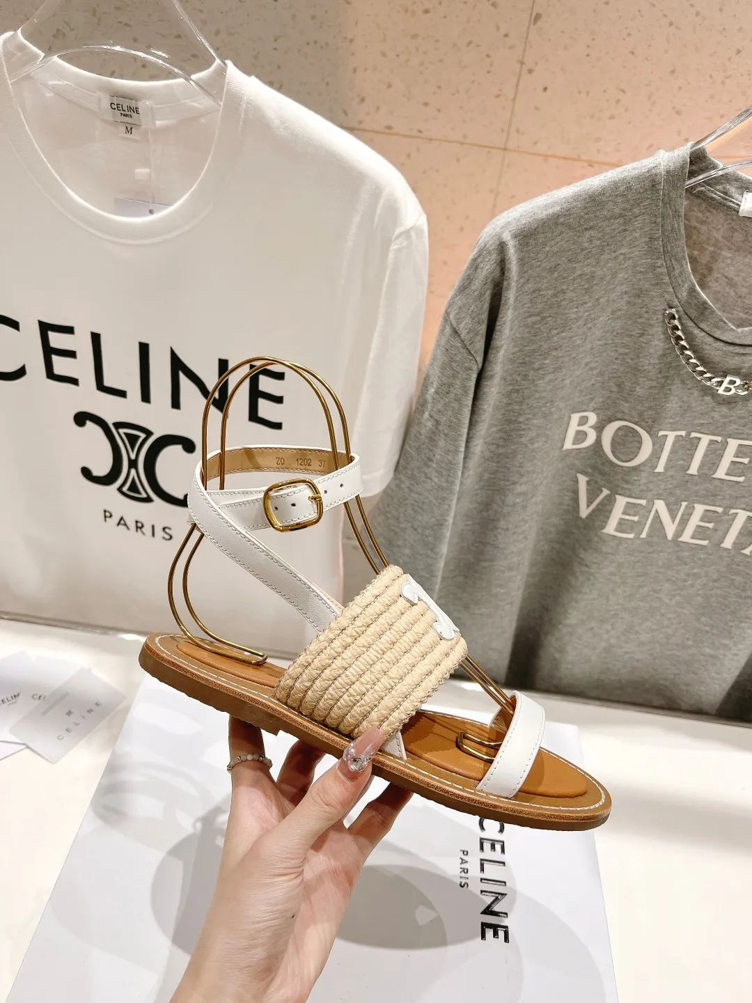 CELINE 2025春夏新作凱旋門サンダル ホワイト レトロ - 画像 (6)