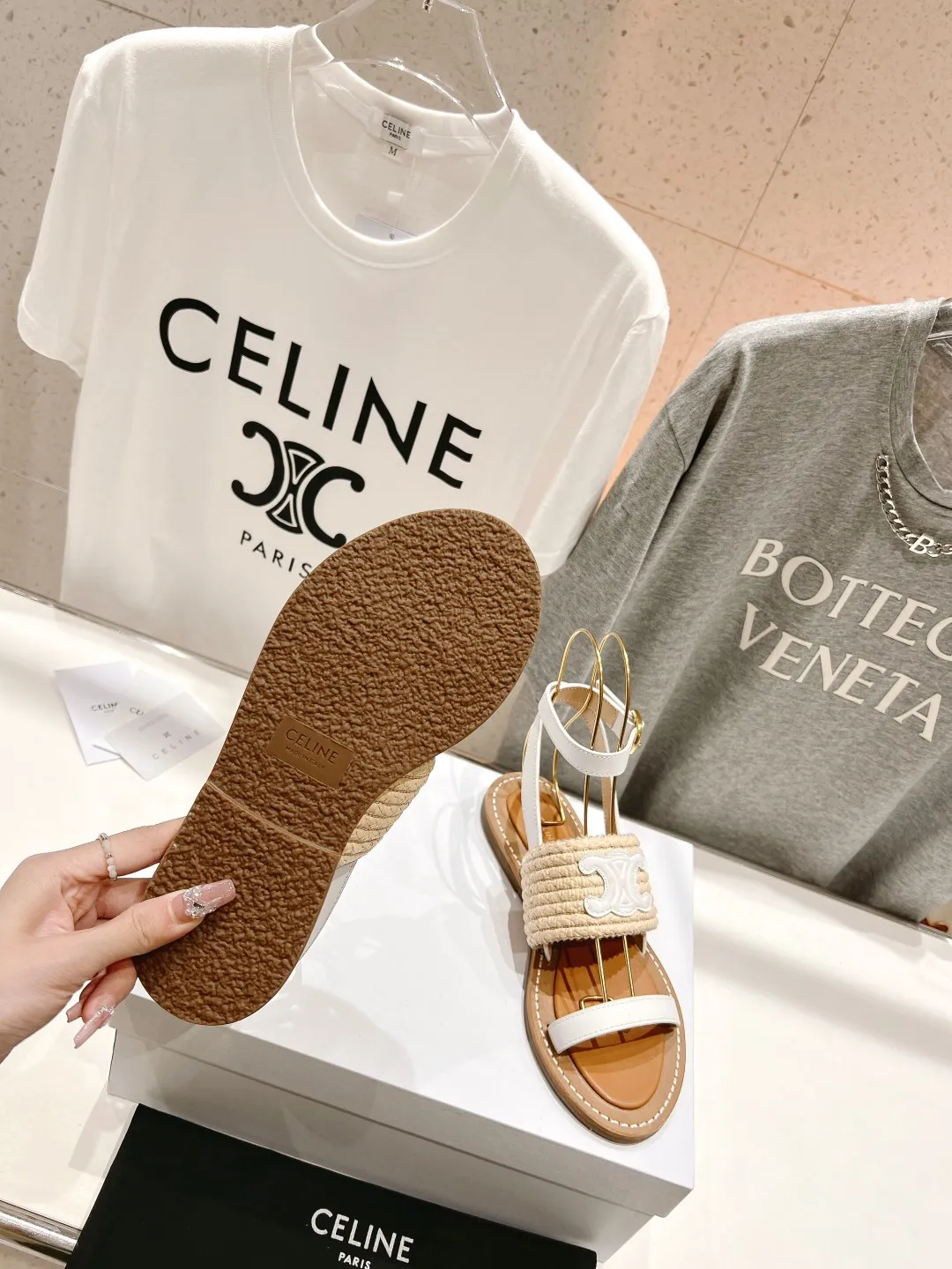 CELINE 2025春夏新作凱旋門サンダル ホワイト レトロ - 画像 (10)