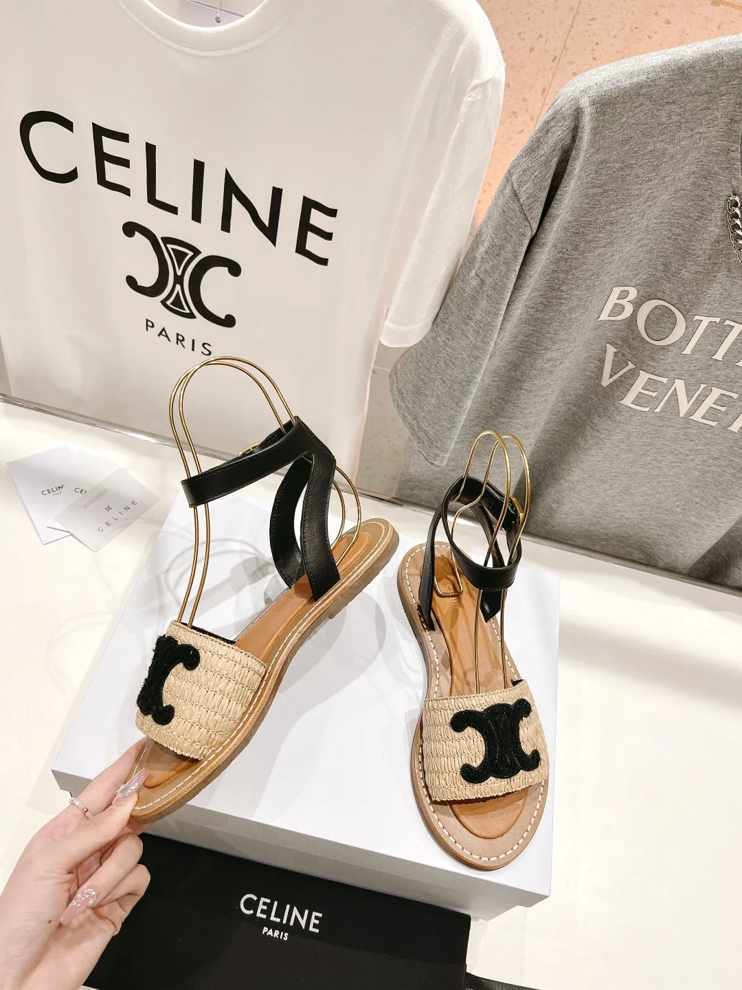 CELINE 2025春夏新作凱旋門サンダル黒レトロスタイル - 画像 (3)