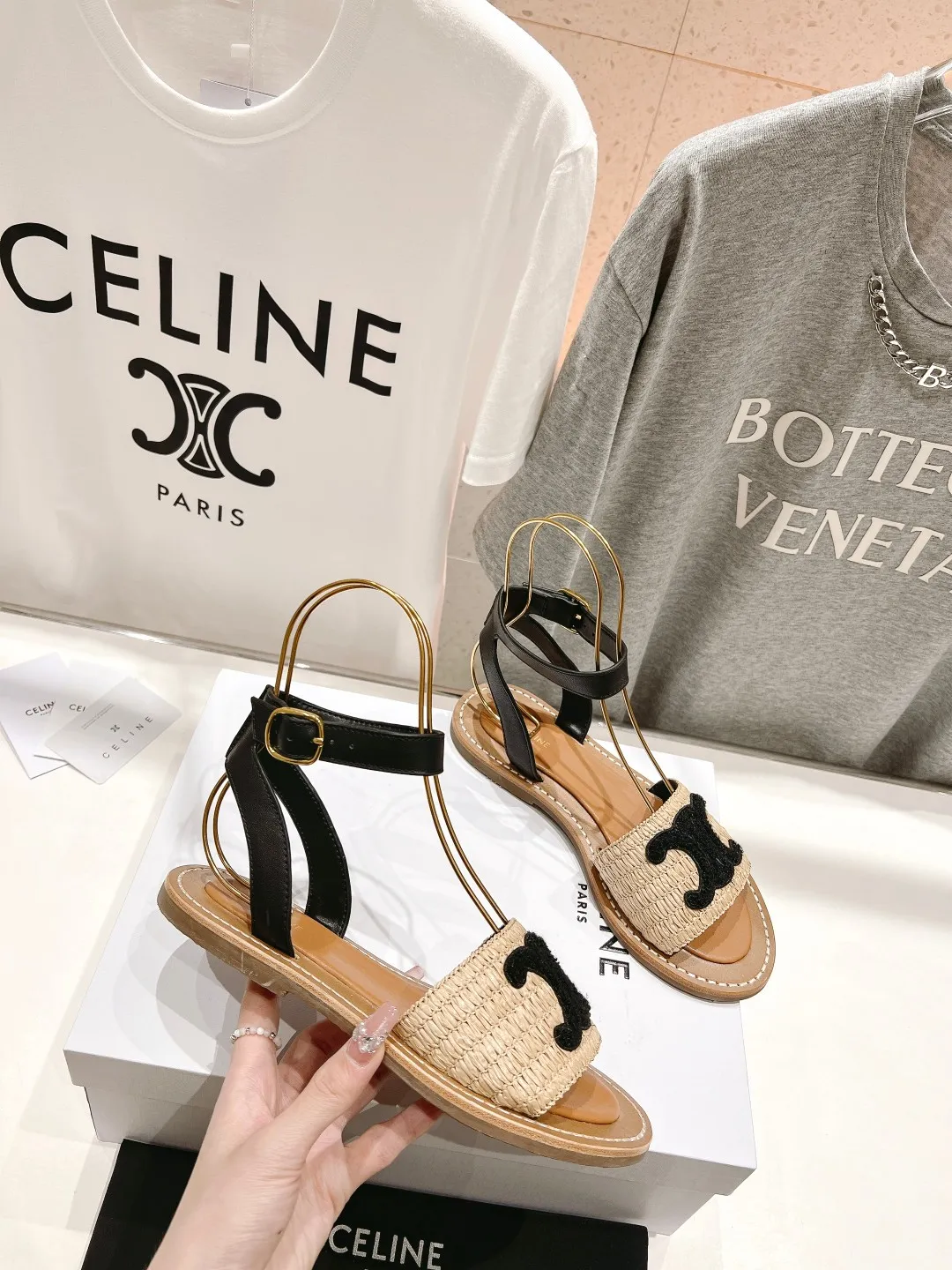 CELINE 2025春夏新作凱旋門サンダル黒レトロスタイル - 画像 (4)