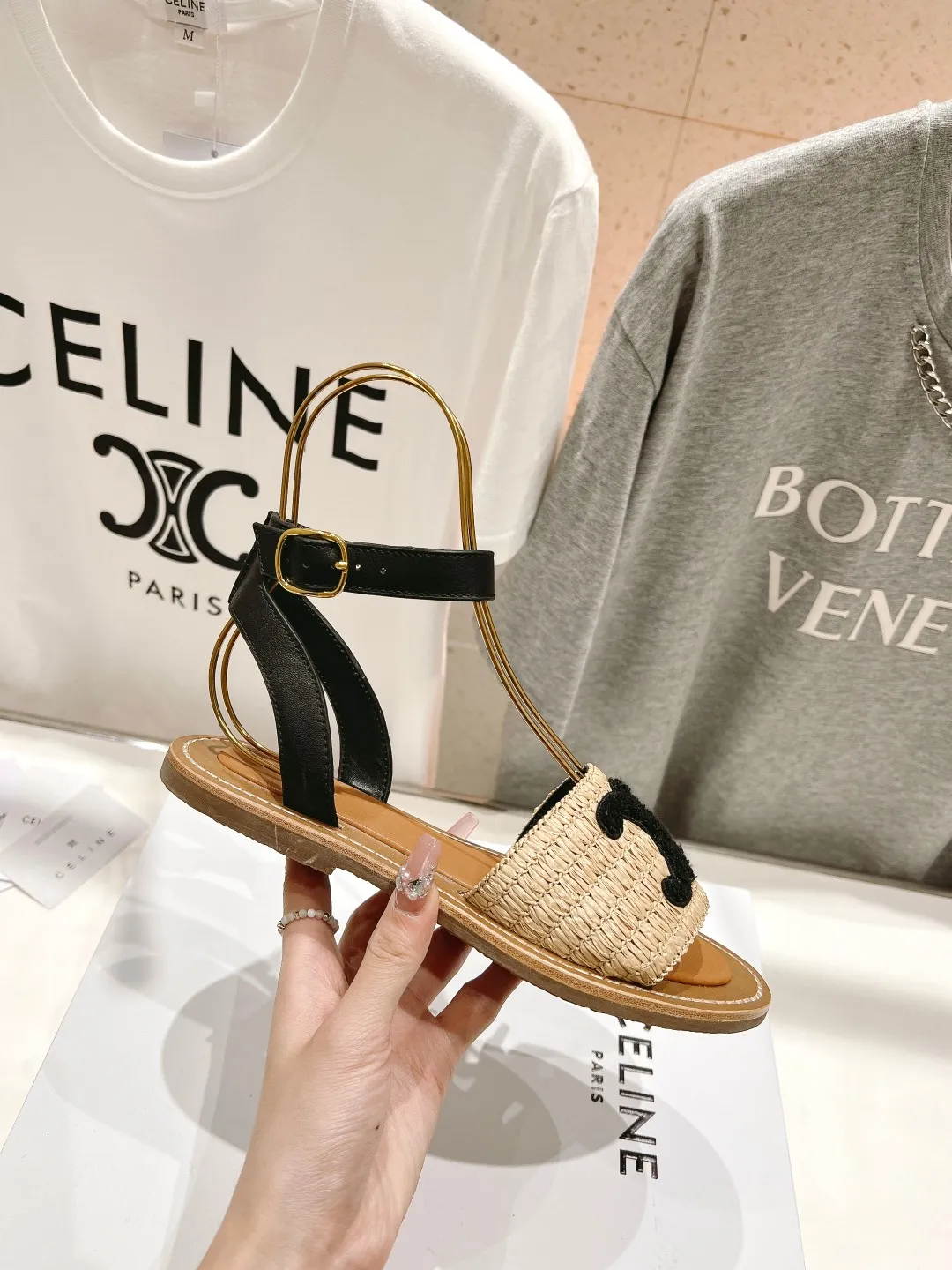 CELINE 2025春夏新作凱旋門サンダル黒レトロスタイル - 画像 (6)