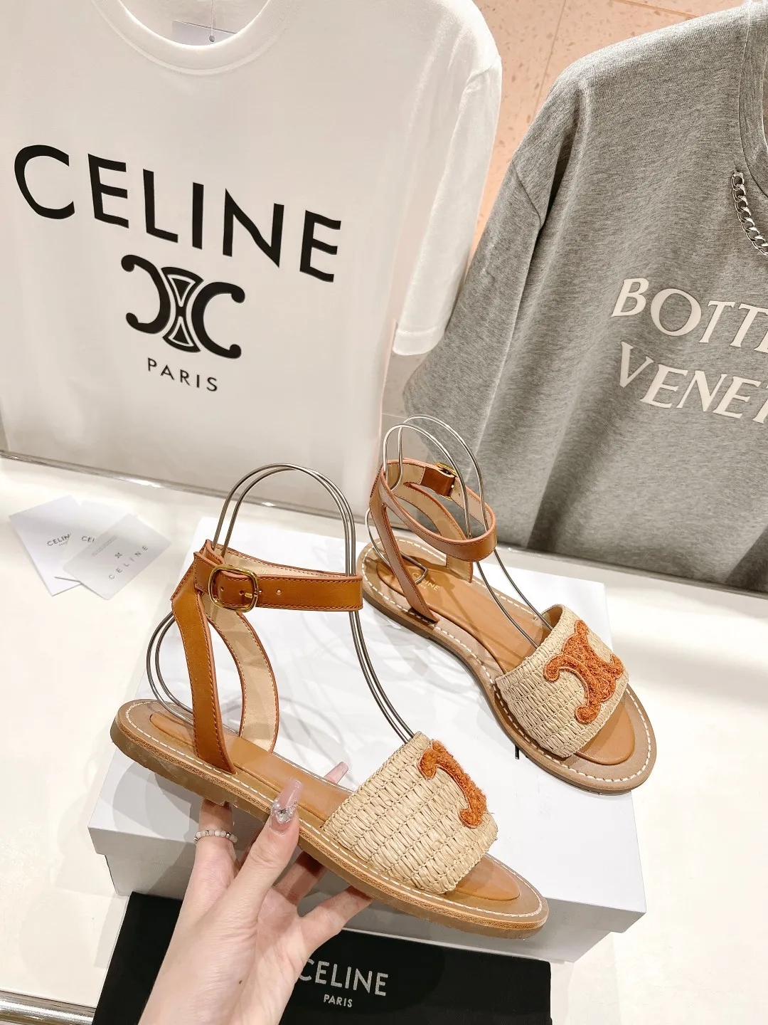 セリーヌ新作凱旋門レトロサンダルオレンジ - 画像 (4)