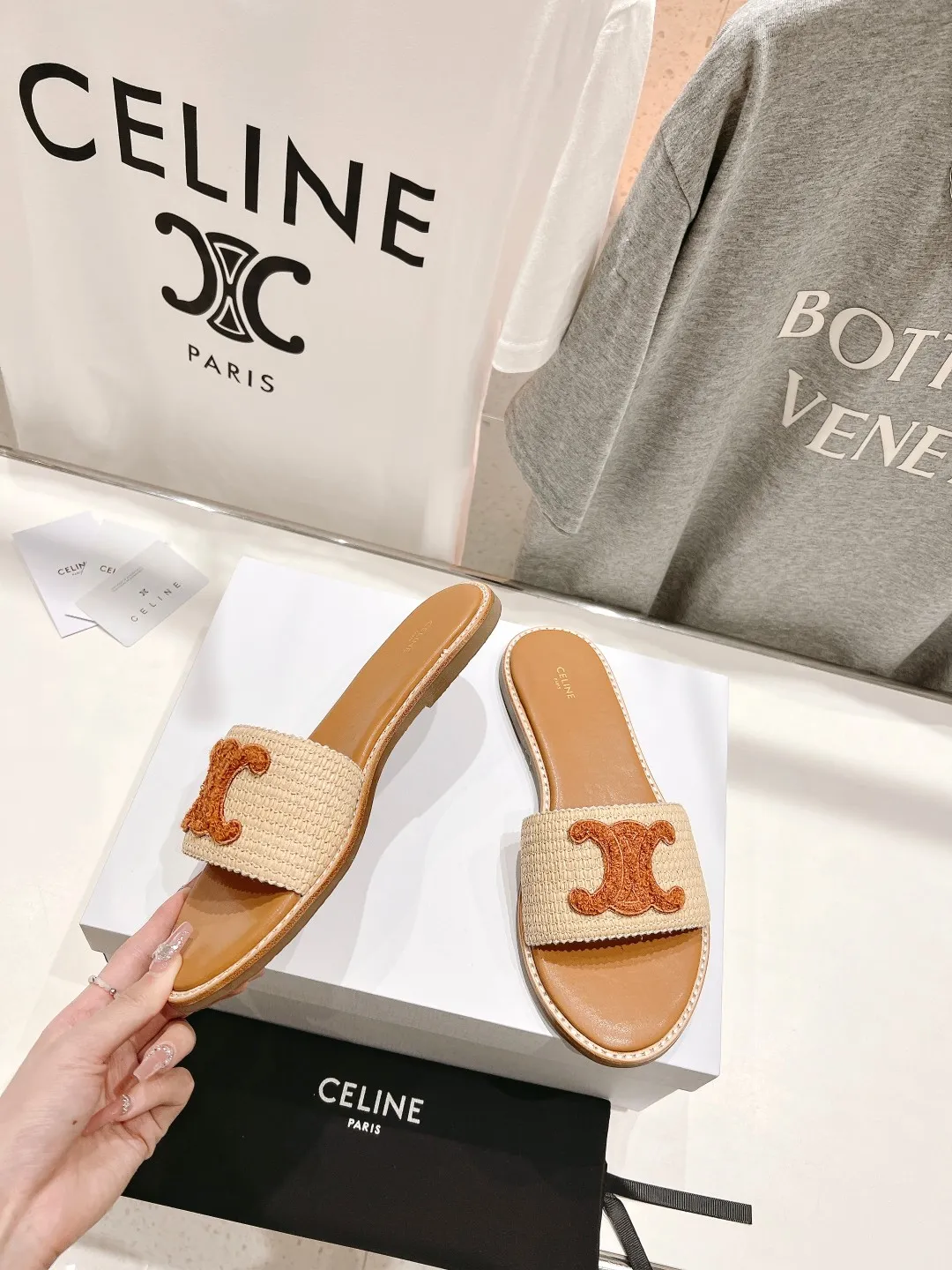 セリーヌ新作凱旋門ロゴサンダルベージュレトロ - 画像 (3)