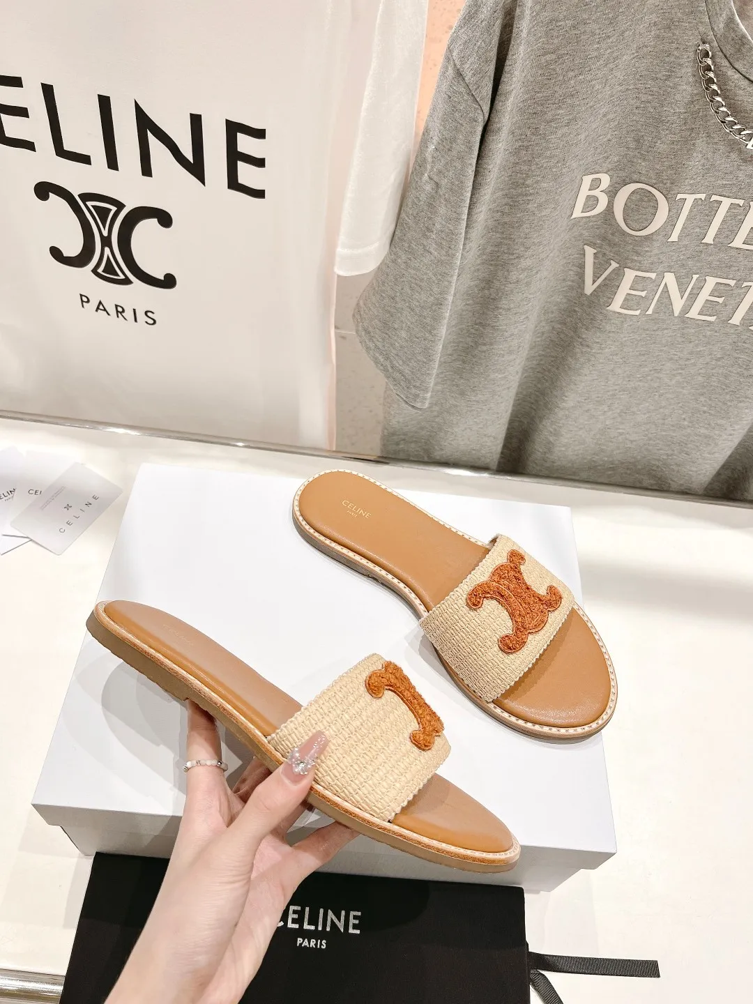 セリーヌ新作凱旋門ロゴサンダルベージュレトロ - 画像 (4)