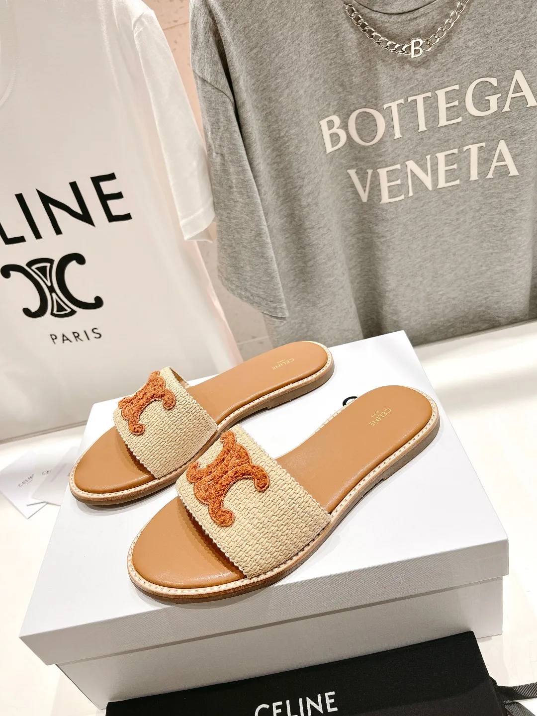 セリーヌ新作凱旋門ロゴサンダルベージュレトロ - 画像 (5)