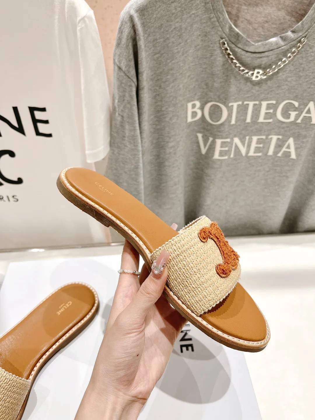 セリーヌ新作凱旋門ロゴサンダルベージュレトロ - 画像 (6)