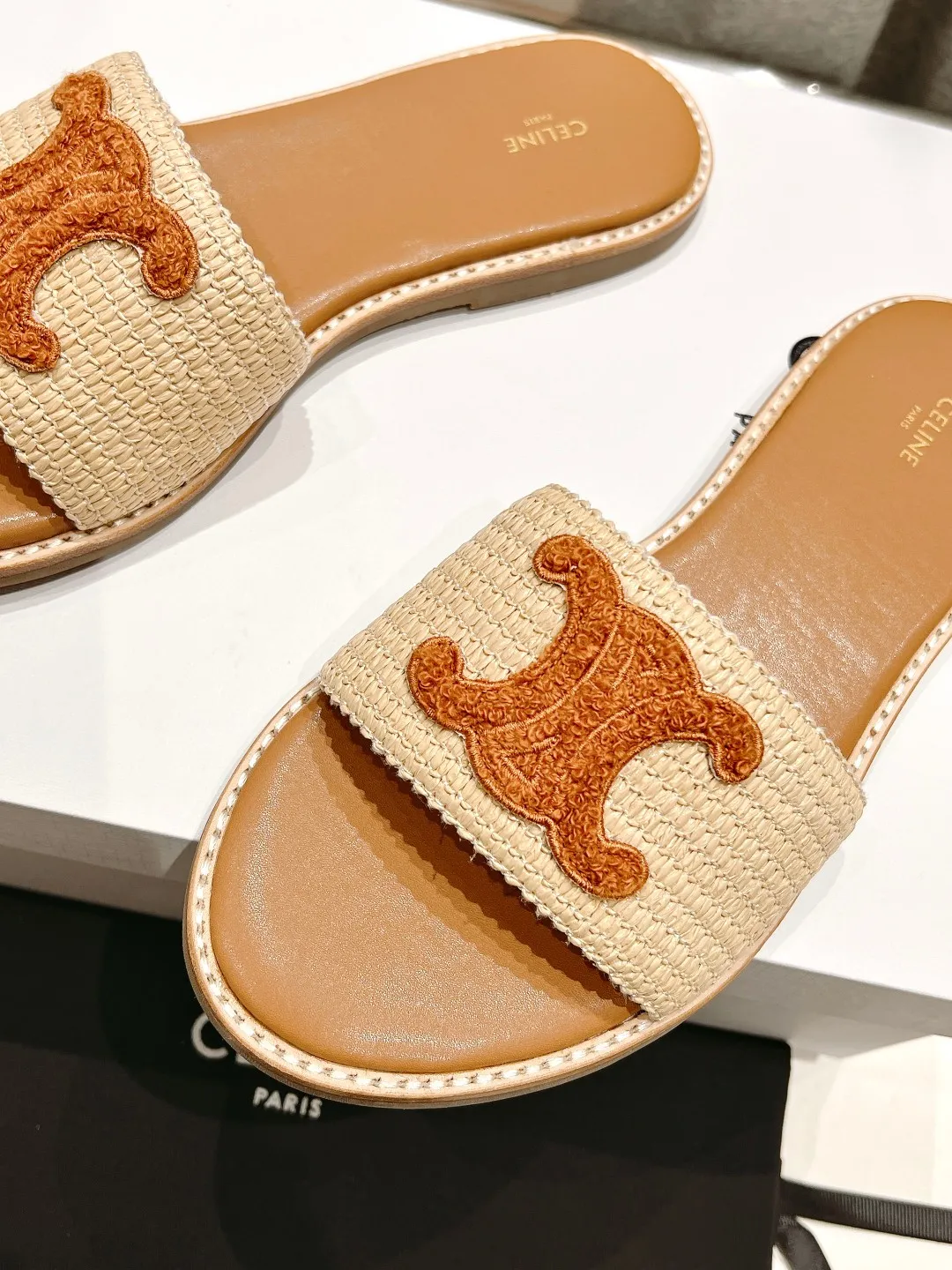 セリーヌ新作凱旋門ロゴサンダルベージュレトロ - 画像 (7)