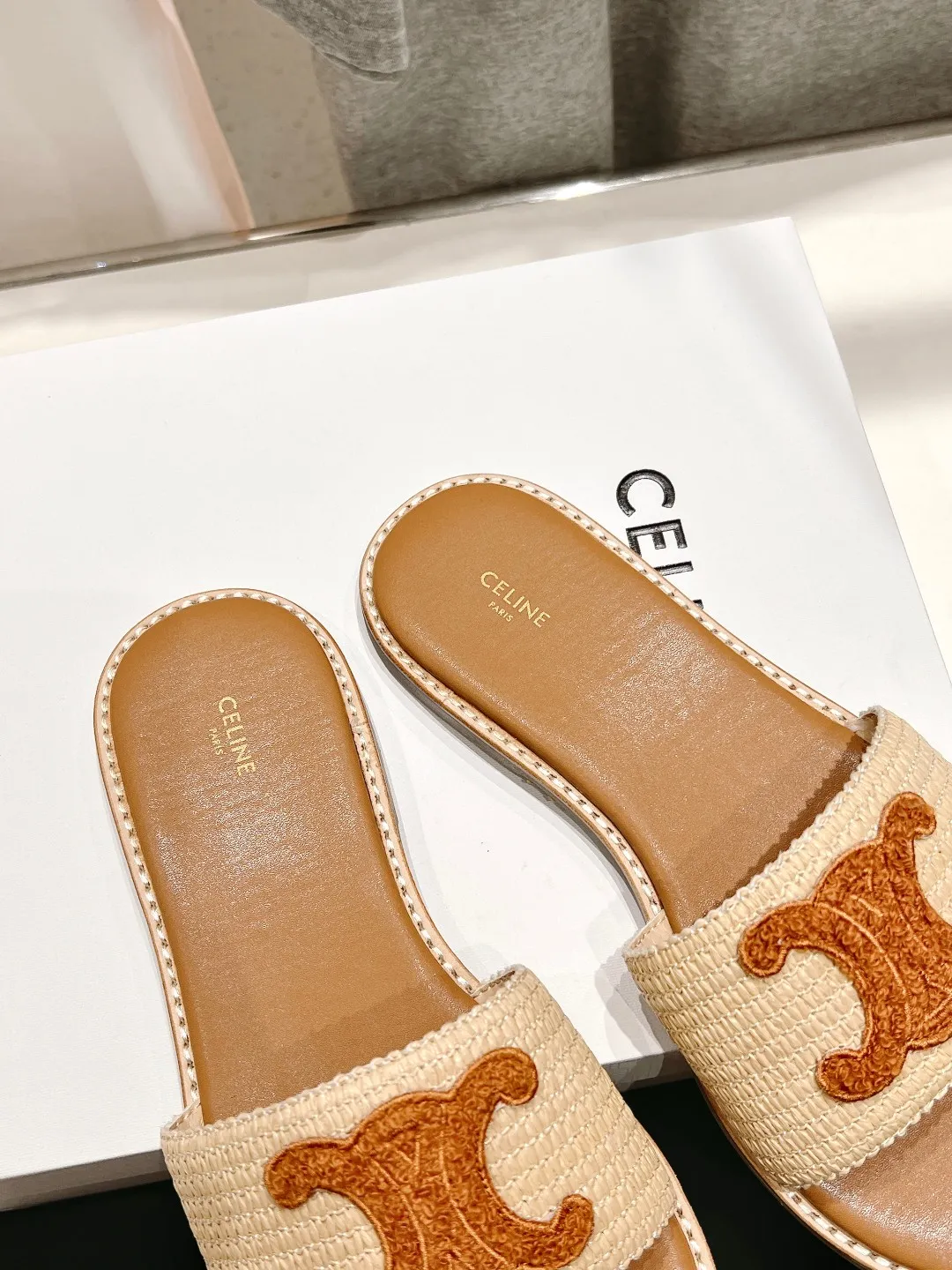 セリーヌ新作凱旋門ロゴサンダルベージュレトロ - 画像 (8)
