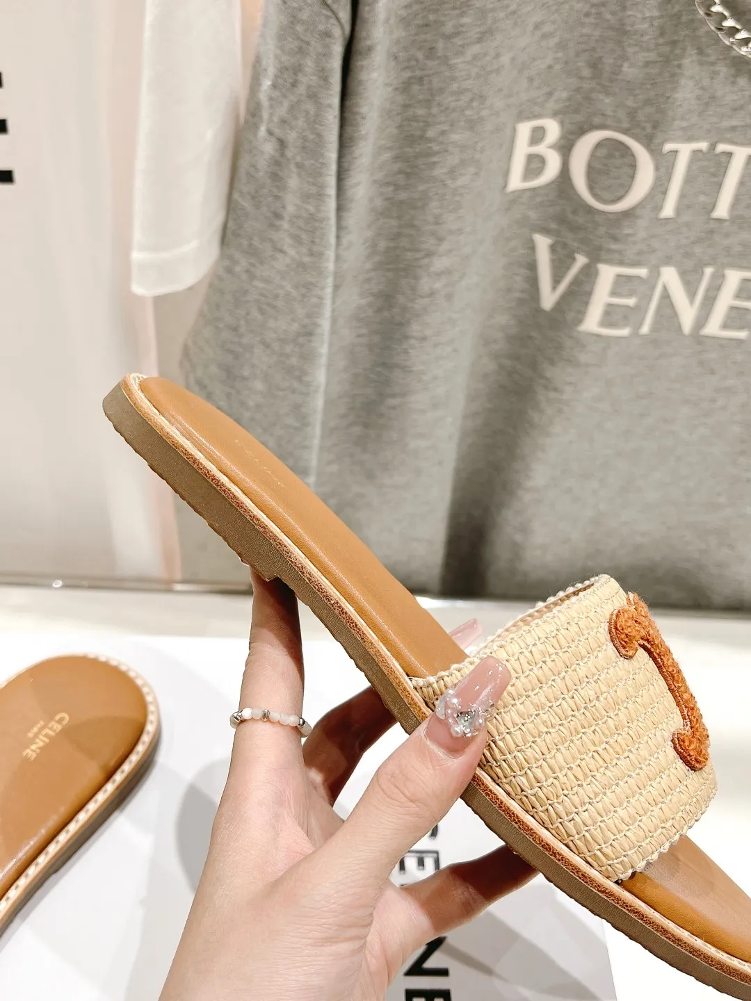 セリーヌ新作凱旋門ロゴサンダルベージュレトロ - 画像 (9)