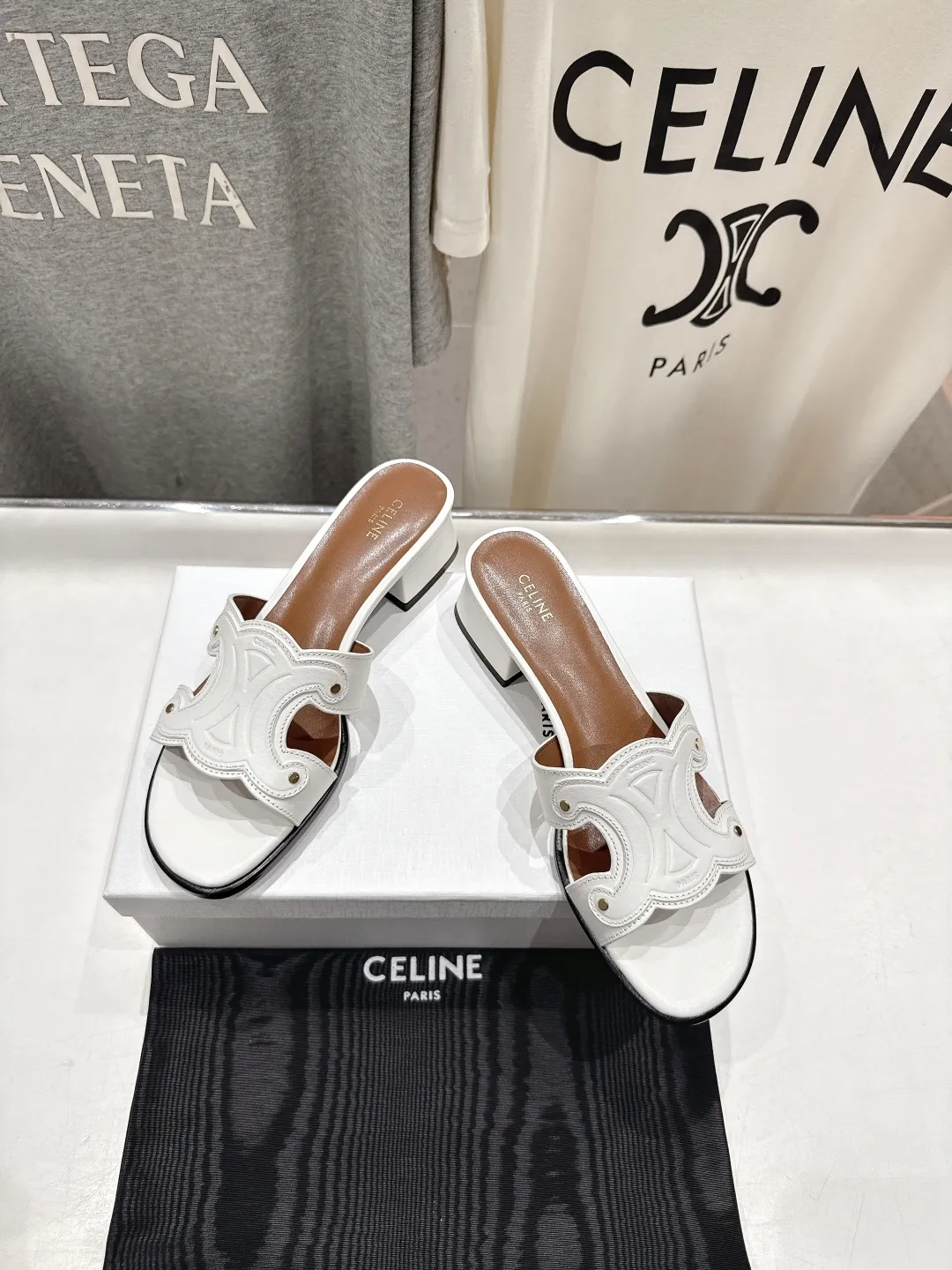Celine 2025ss 白レトロサンダル 4cmヒール - 画像 (3)