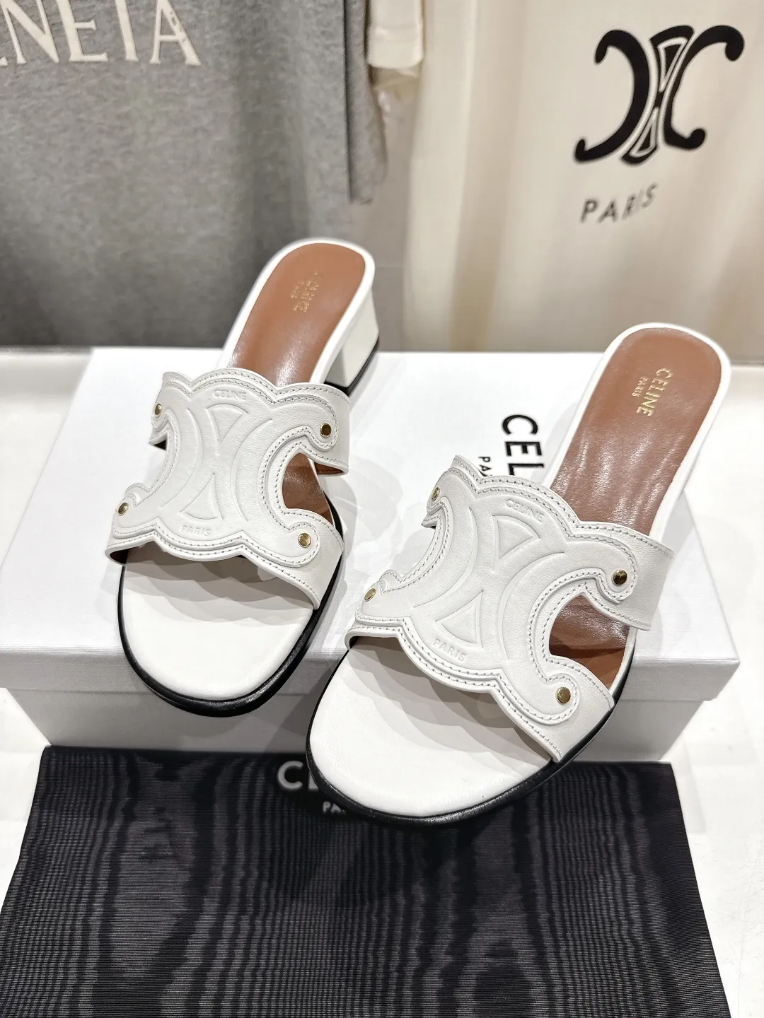 Celine 2025ss 白レトロサンダル 4cmヒール - 画像 (8)