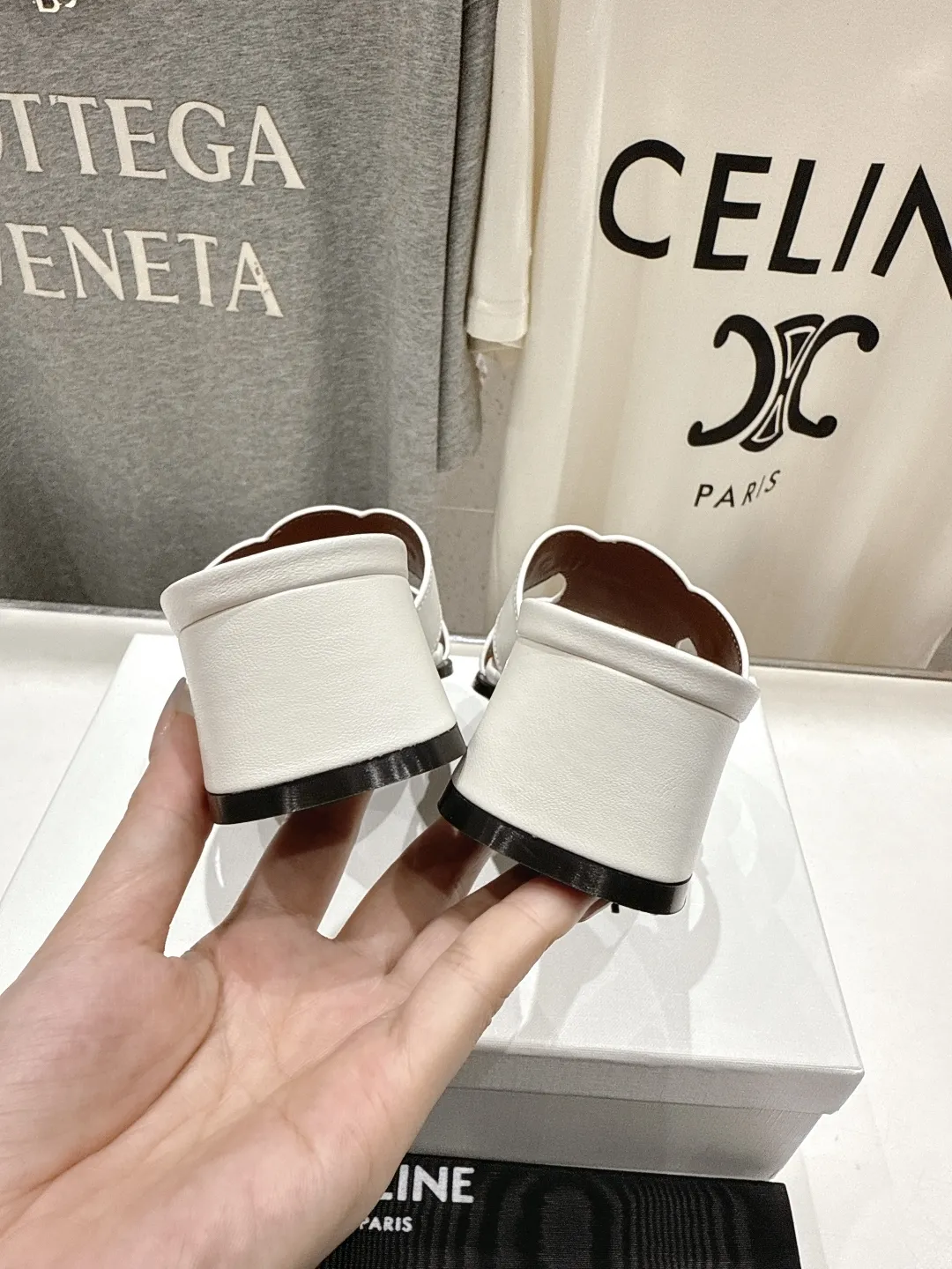 Celine 2025ss 白レトロサンダル 4cmヒール - 画像 (9)