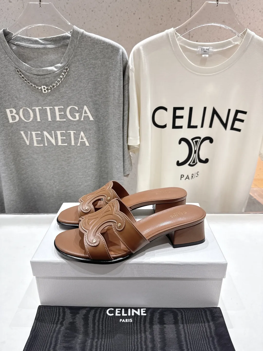 セリーヌ新作凱旋門レトロサンダル茶色4cm - 画像 (4)