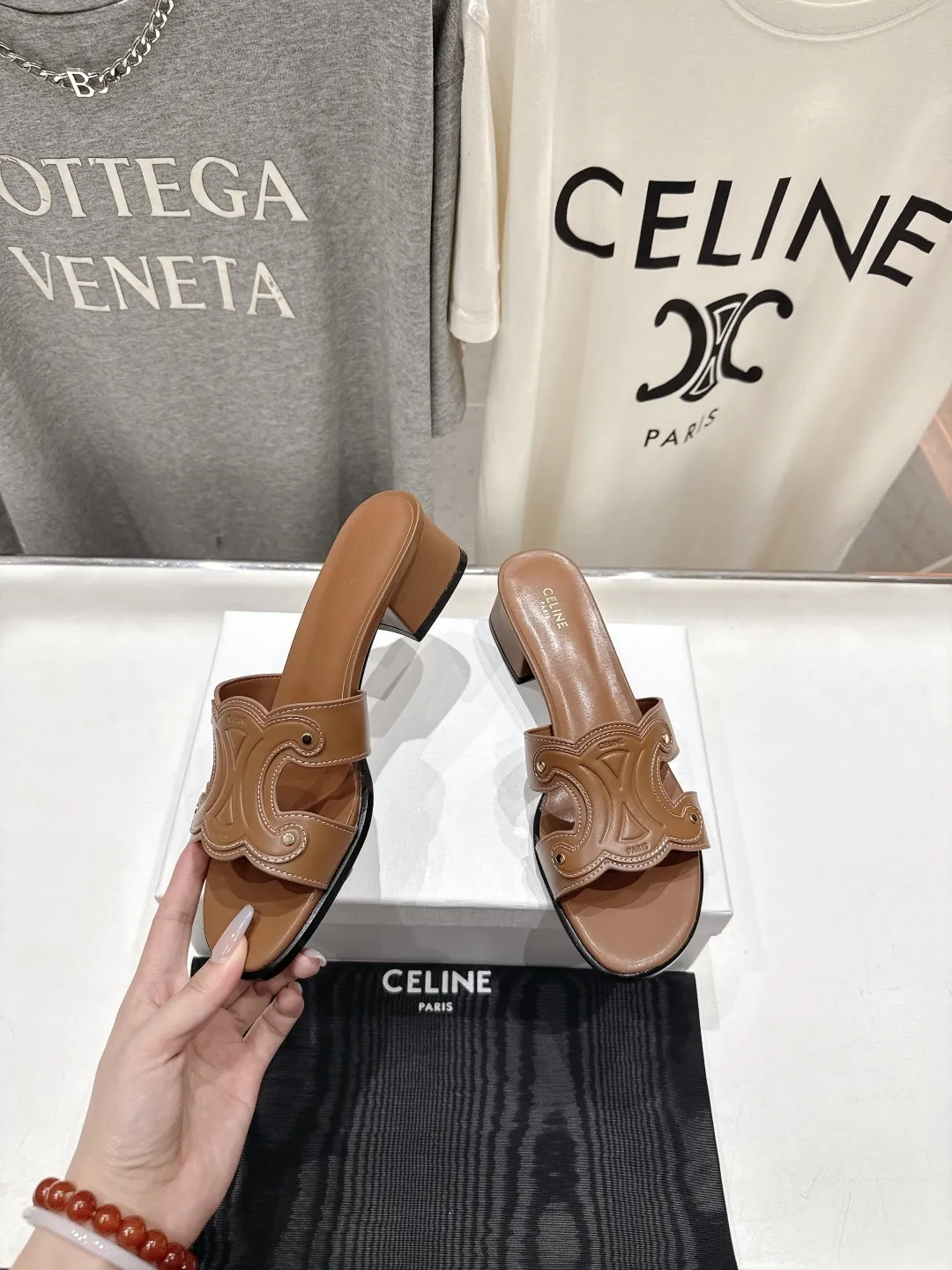 セリーヌ新作凱旋門レトロサンダル茶色4cm - 画像 (5)