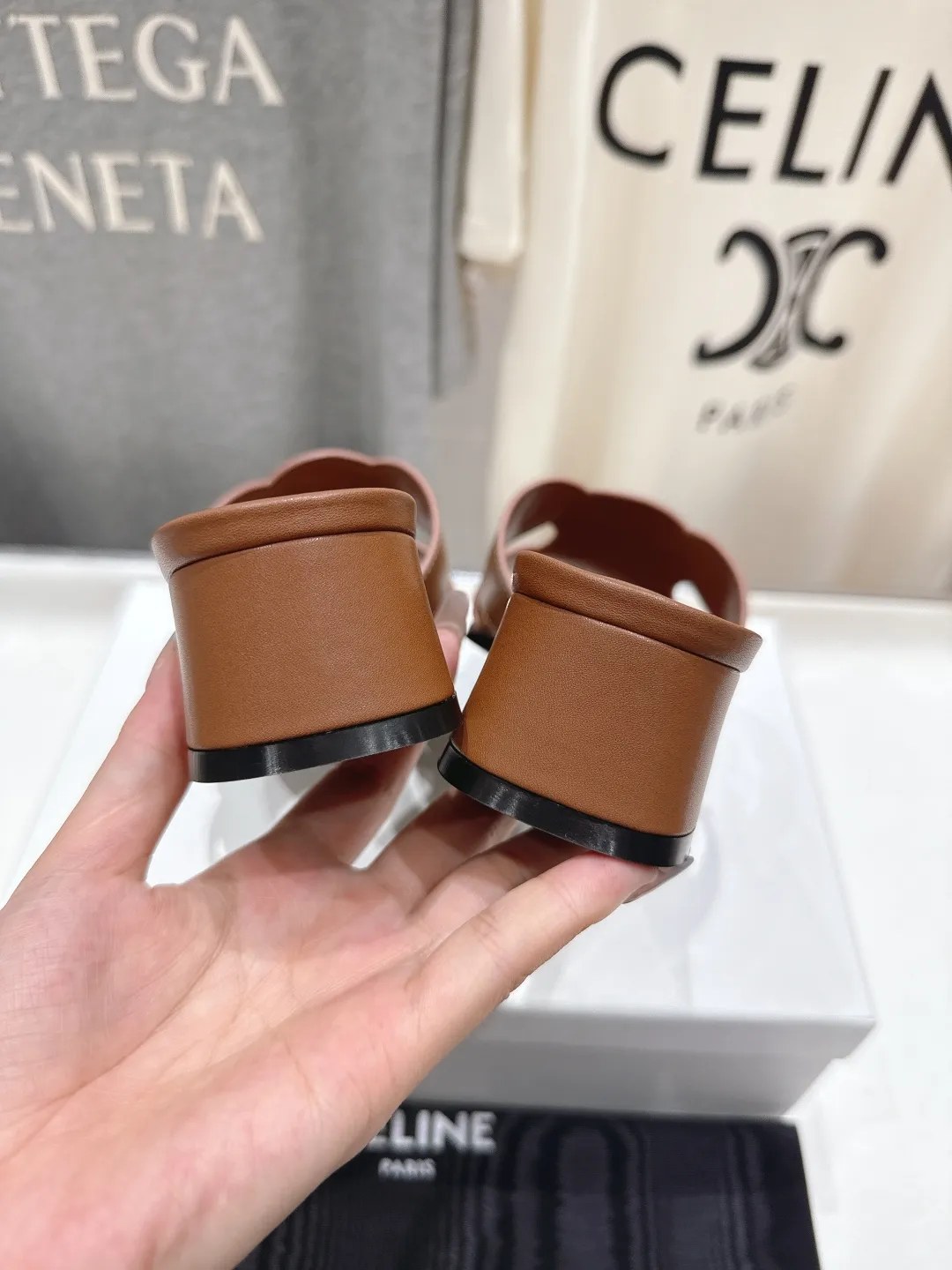 セリーヌ新作凱旋門レトロサンダル茶色4cm - 画像 (9)