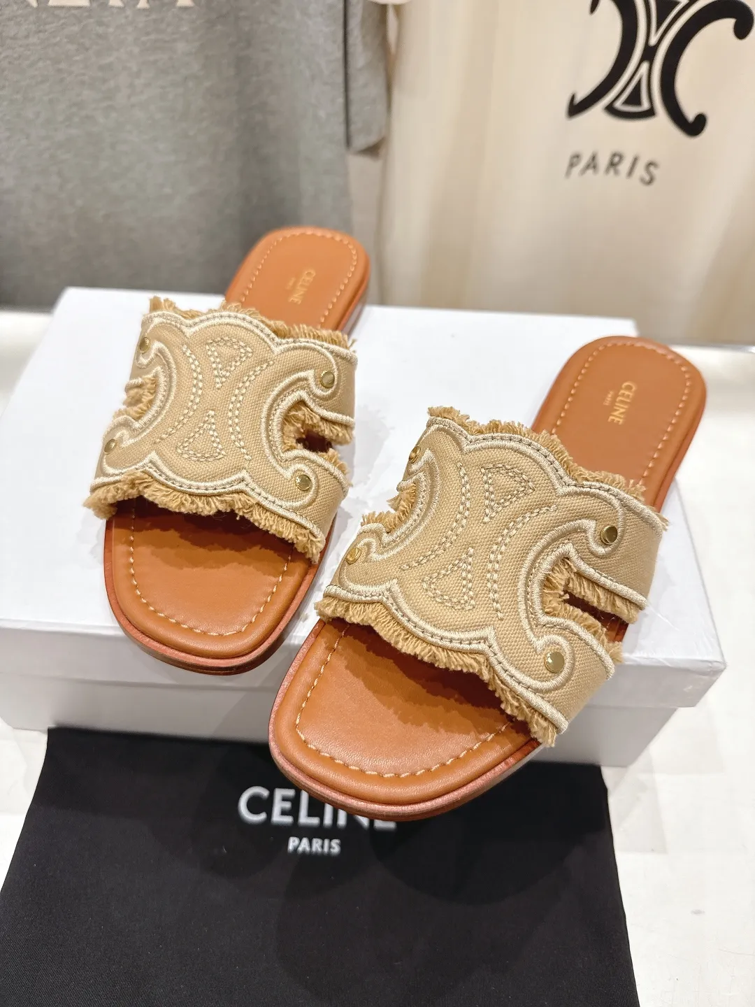 CELINE 2025ss新作凱旋門サンダルベージュレトロ - 画像 (8)