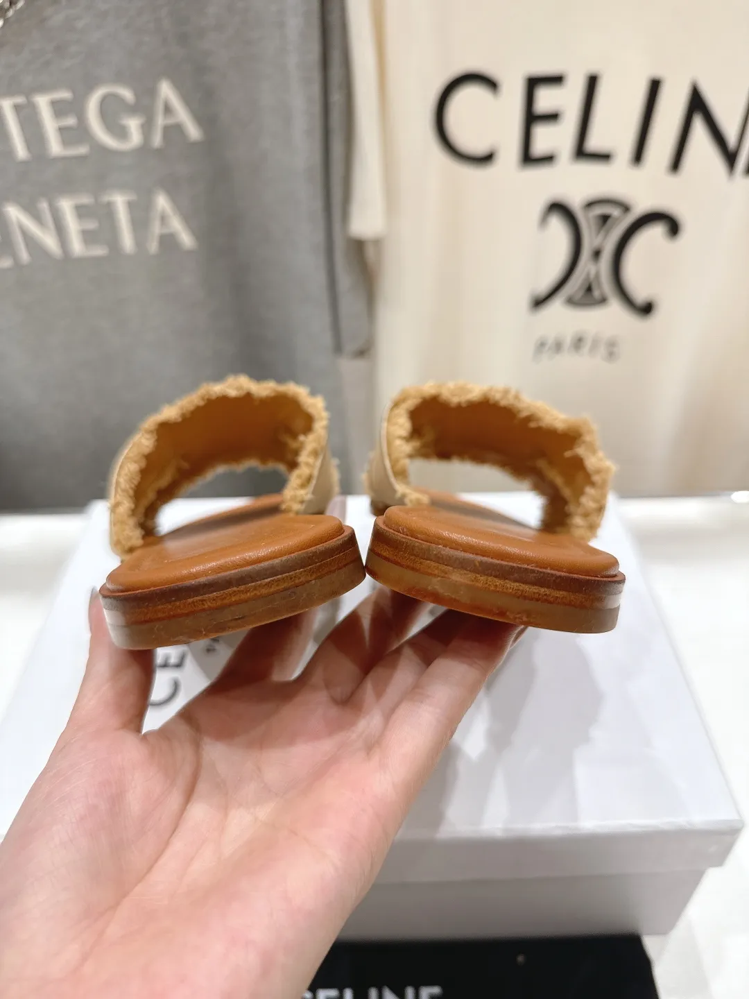 CELINE 2025ss新作凱旋門サンダルベージュレトロ - 画像 (9)