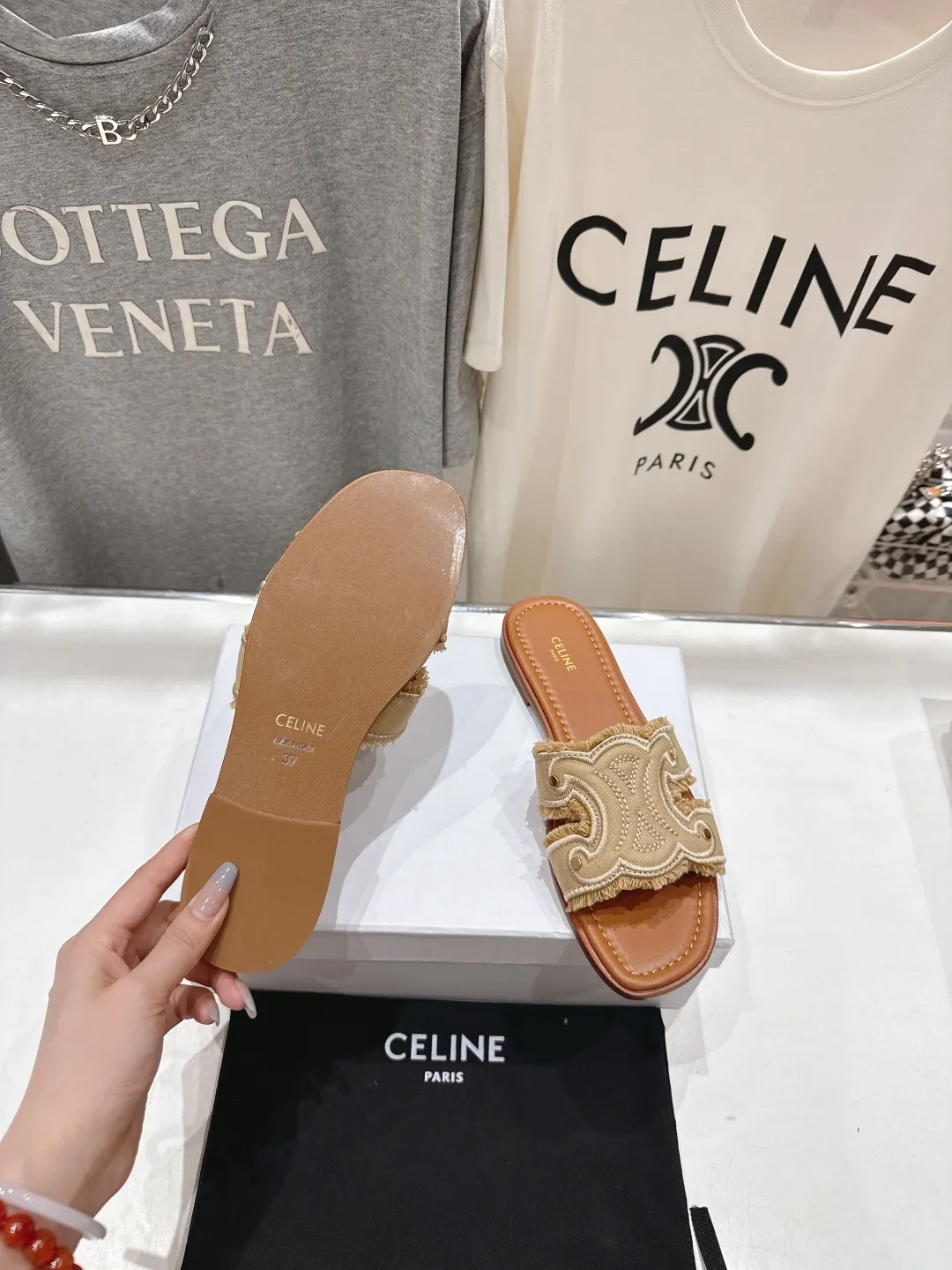 CELINE 2025ss新作凱旋門サンダルベージュレトロ - 画像 (10)