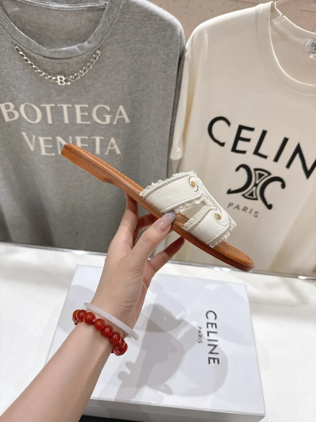 CELINE 2025ss 初夏新作凱旋門サンダル ホワイト レトロスタイル - 画像 (6)