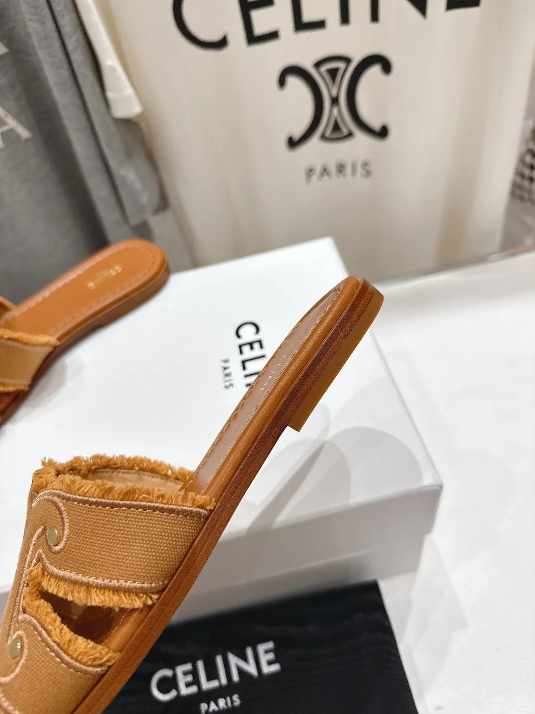 CELINE 2025ss新作凱旋門サンダルベージュレトロ - 画像 (9)