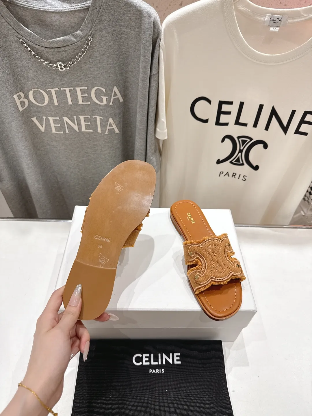 CELINE 2025ss新作凱旋門サンダルベージュレトロ - 画像 (10)