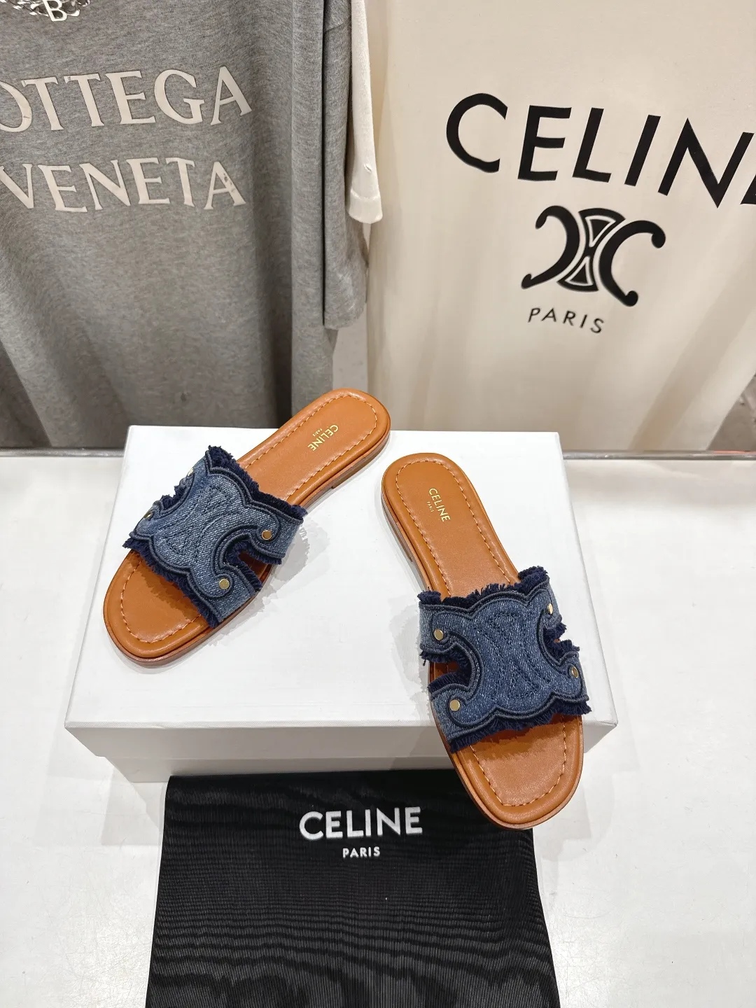 CELINE 2025ss新作凱旋門サンダルブルーレトロ - 画像 (3)
