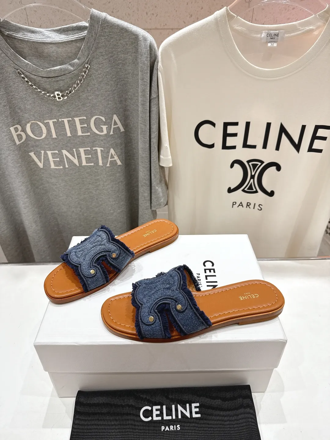 CELINE 2025ss新作凱旋門サンダルブルーレトロ - 画像 (4)