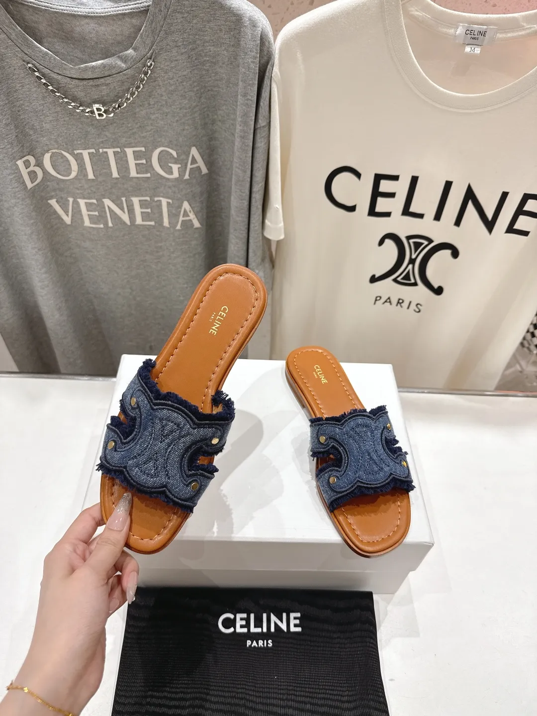 CELINE 2025ss新作凱旋門サンダルブルーレトロ - 画像 (5)