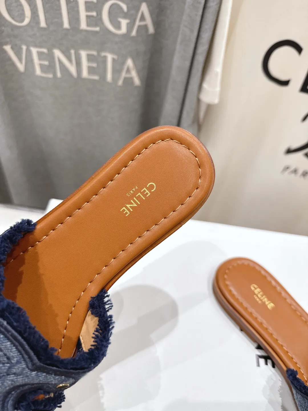 CELINE 2025ss新作凱旋門サンダルブルーレトロ - 画像 (7)