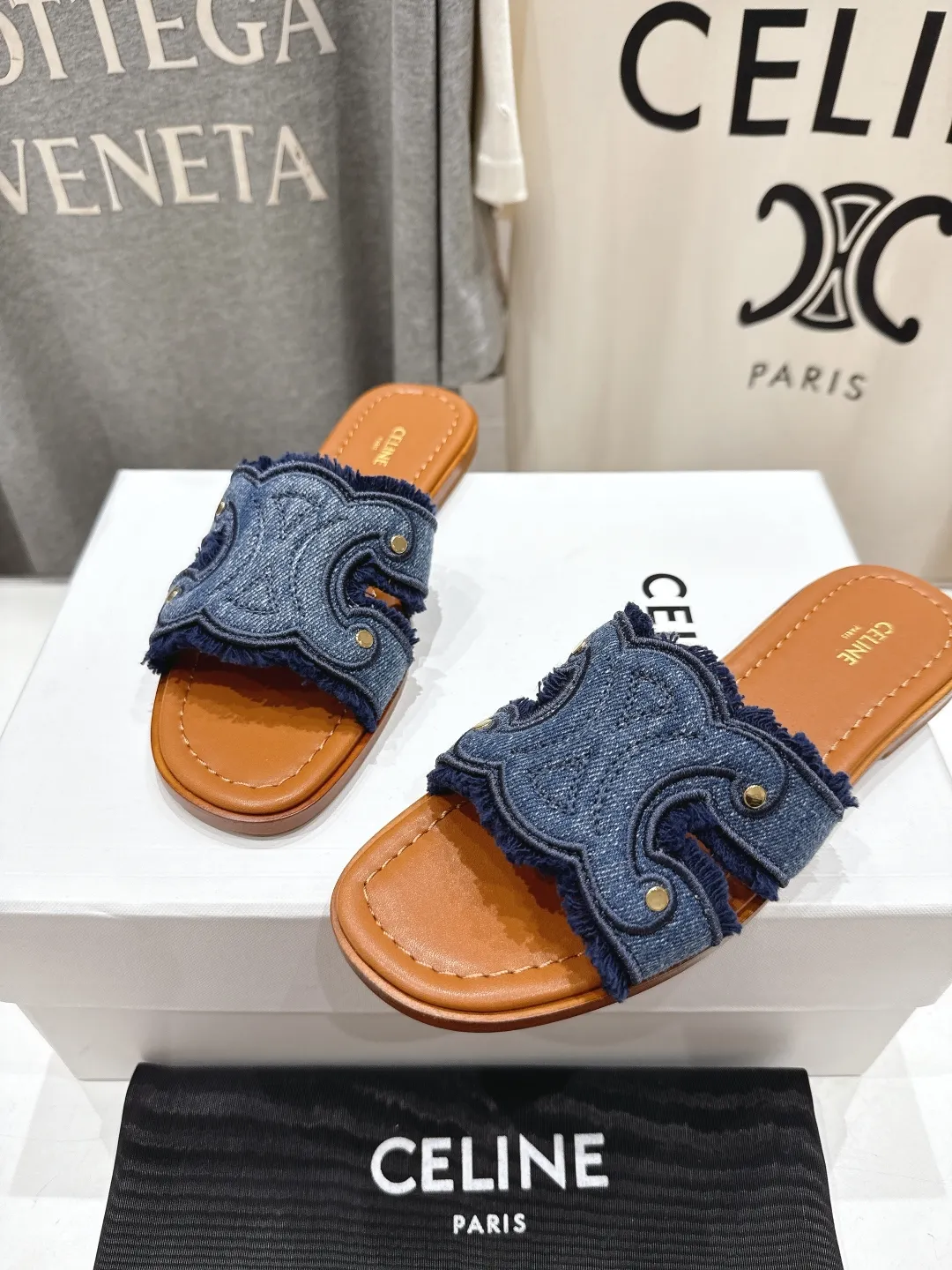 CELINE 2025ss新作凱旋門サンダルブルーレトロ - 画像 (8)