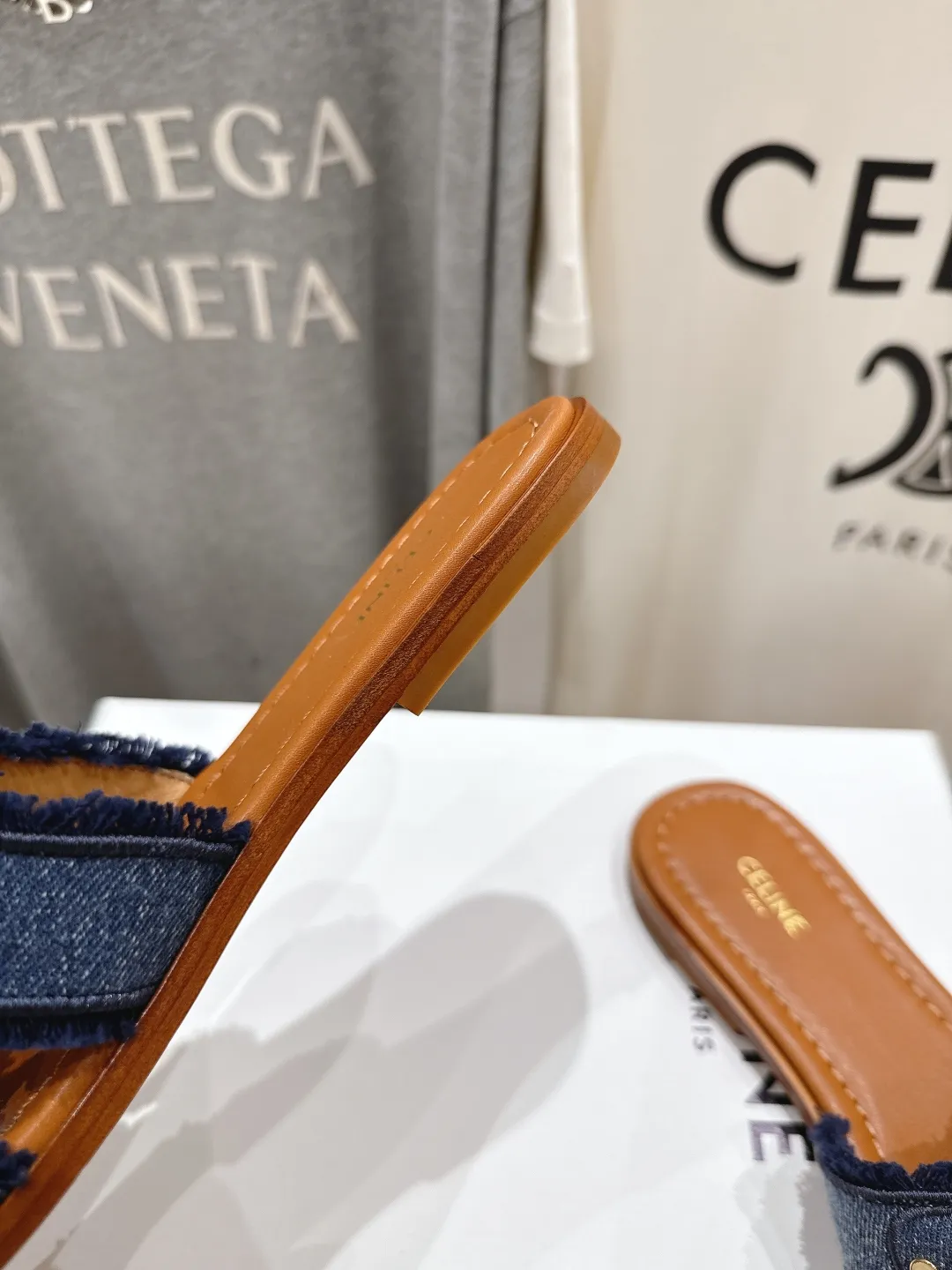 CELINE 2025ss新作凱旋門サンダルブルーレトロ - 画像 (9)