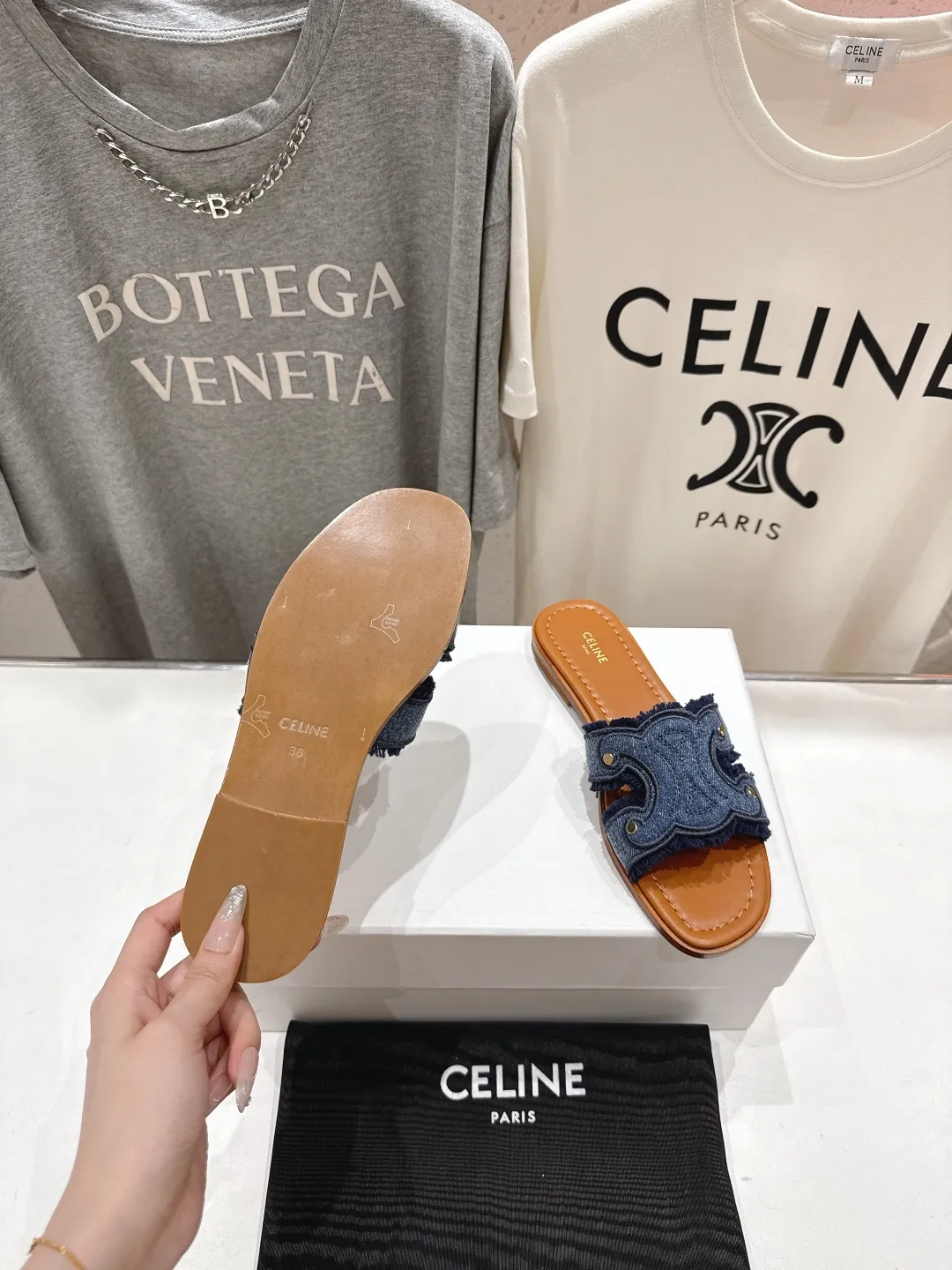 CELINE 2025ss新作凱旋門サンダルブルーレトロ - 画像 (10)