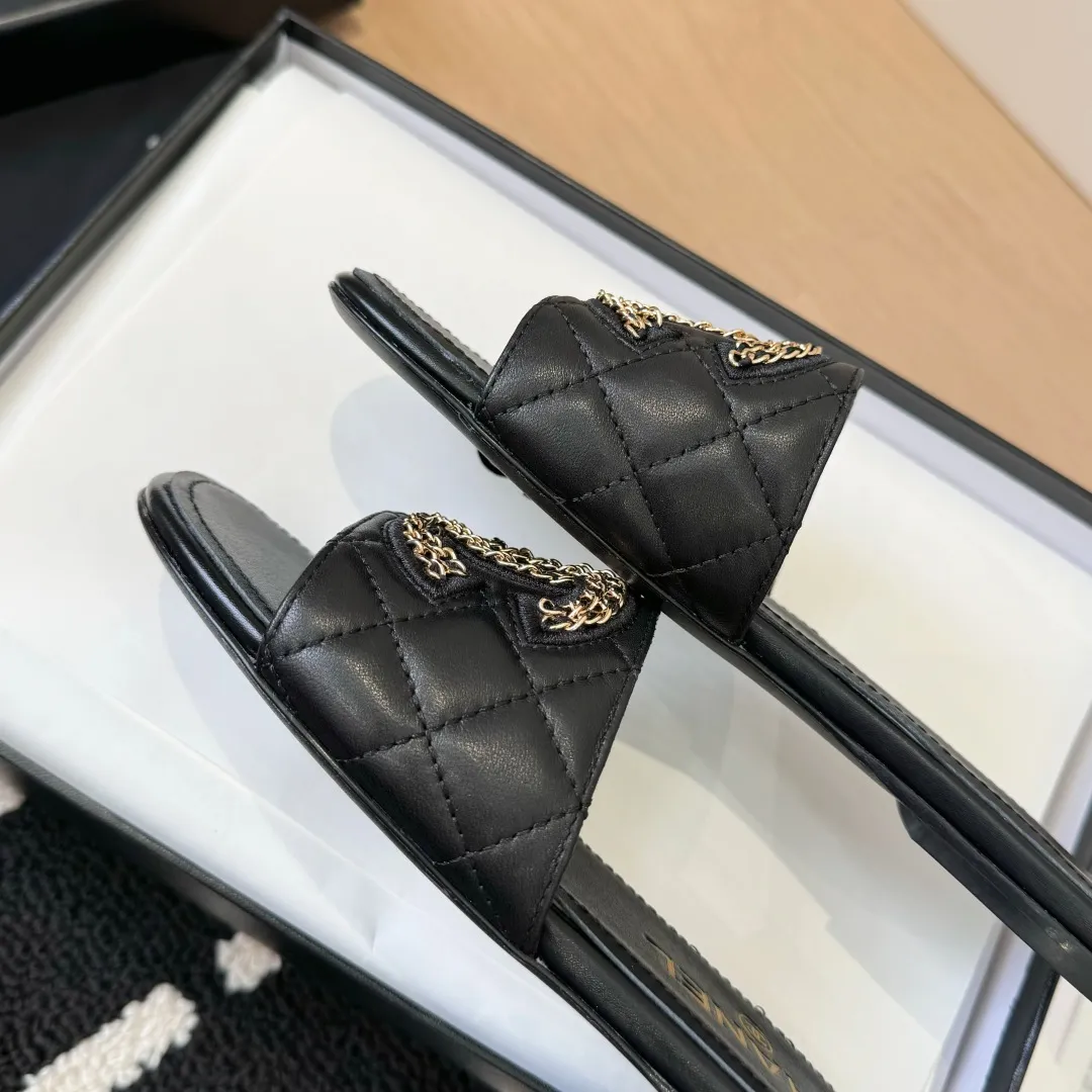 CHANEL 新作黒レトロスタイルスリッパ - 画像 (8)