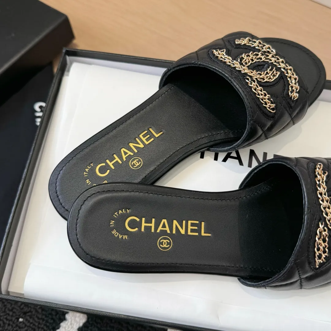 CHANEL 新作黒レトロスタイルスリッパ - 画像 (9)
