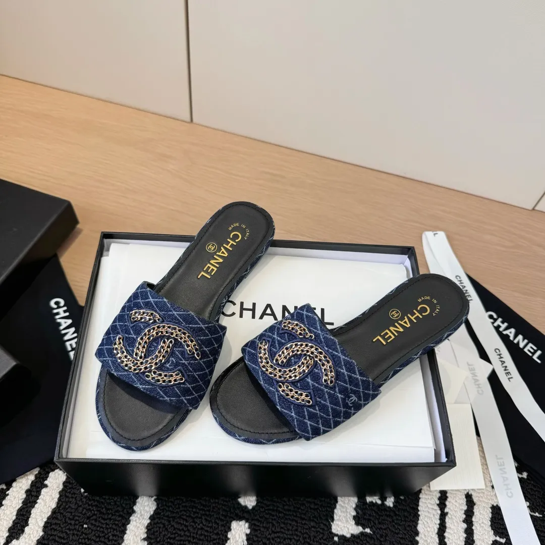 Chanel 新作ブルーダブルC菱格スリッパ - 画像 (4)