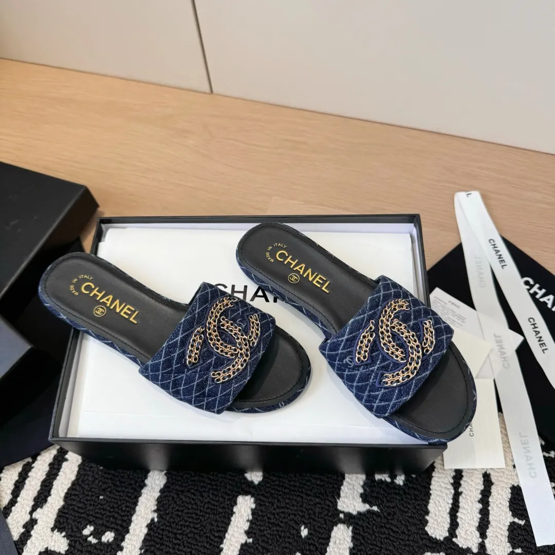 Chanel 新作ブルーダブルC菱格スリッパ - 画像 (5)