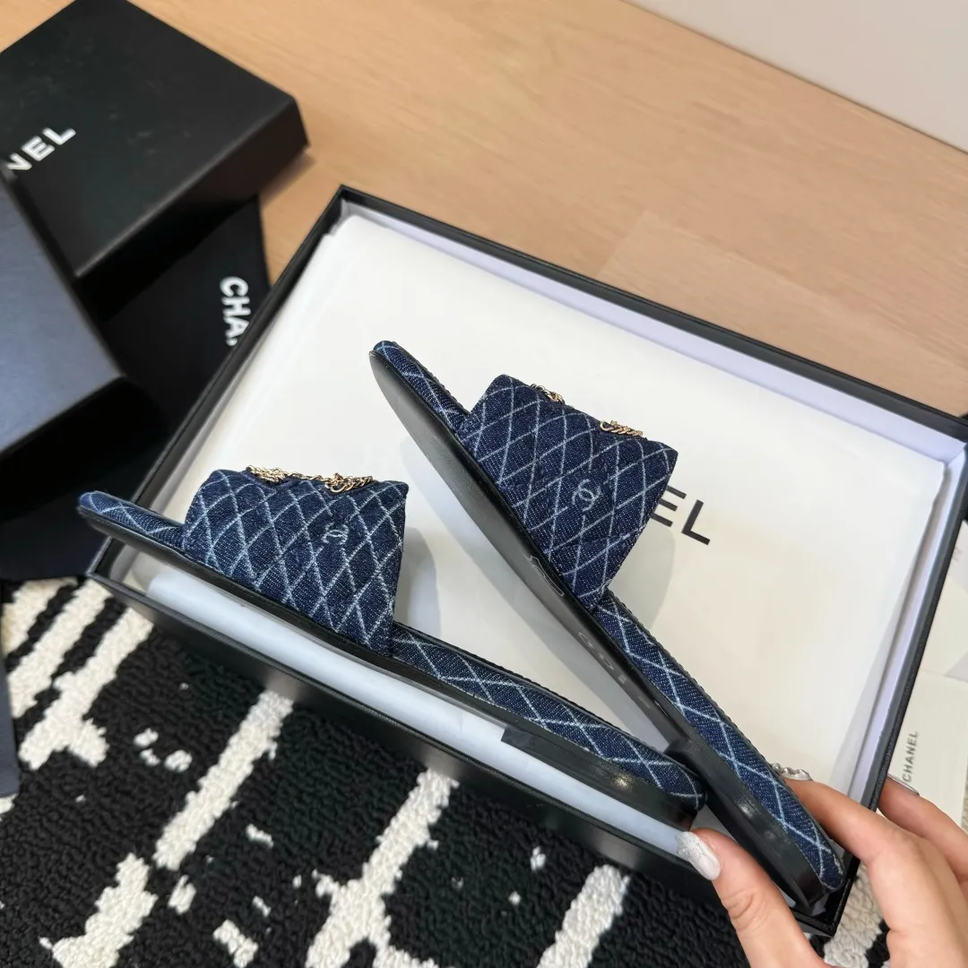Chanel 新作ブルーダブルC菱格スリッパ - 画像 (6)