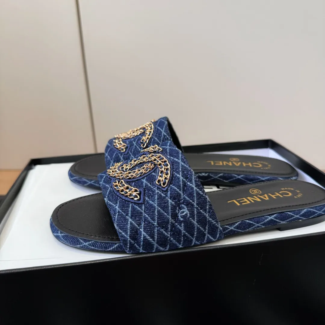Chanel 新作ブルーダブルC菱格スリッパ - 画像 (8)