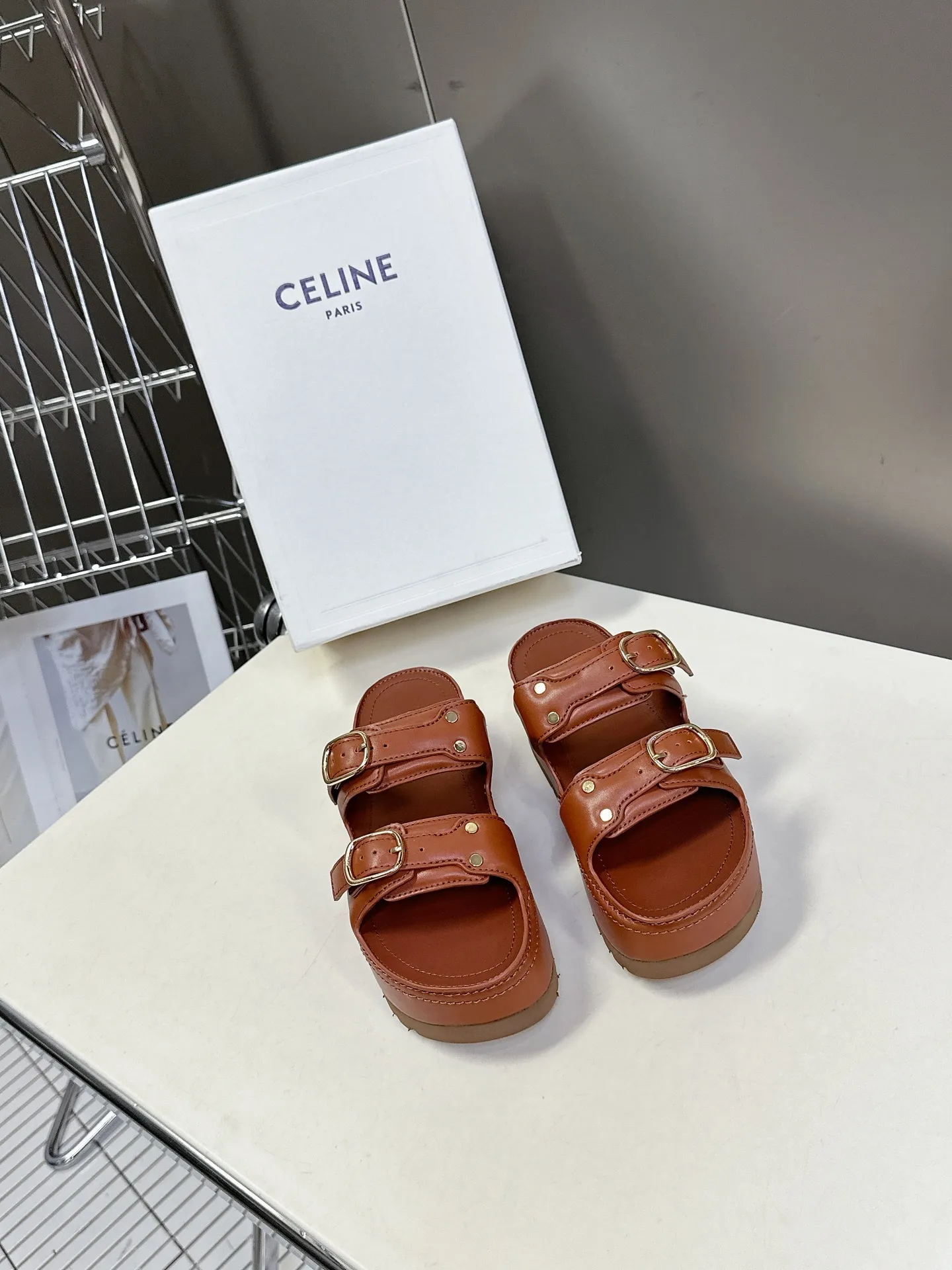 セリーヌ新作厚いソールサンダル茶色レトロスタイル