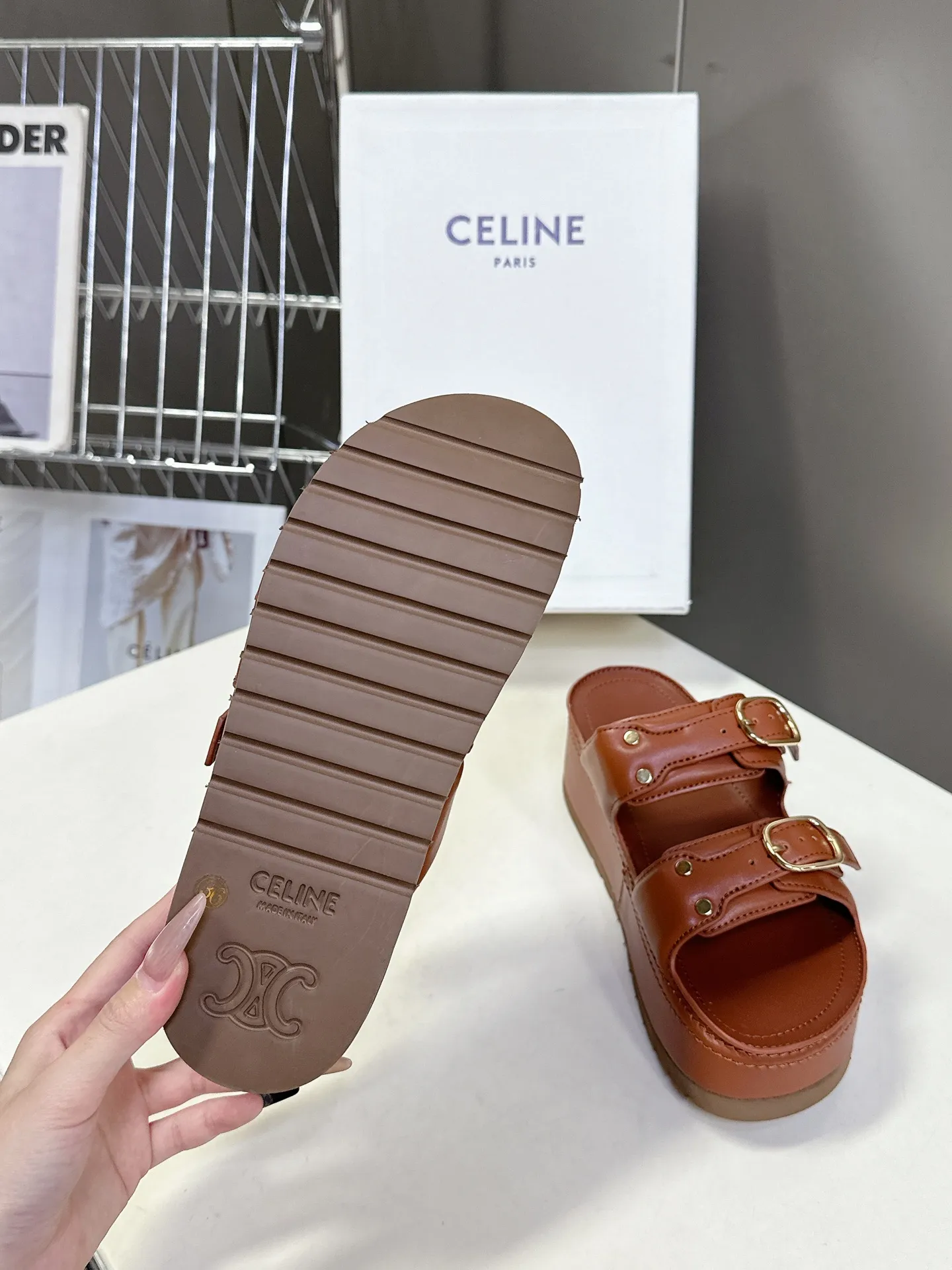 セリーヌ新作厚いソールサンダル茶色レトロスタイル - 画像 (10)