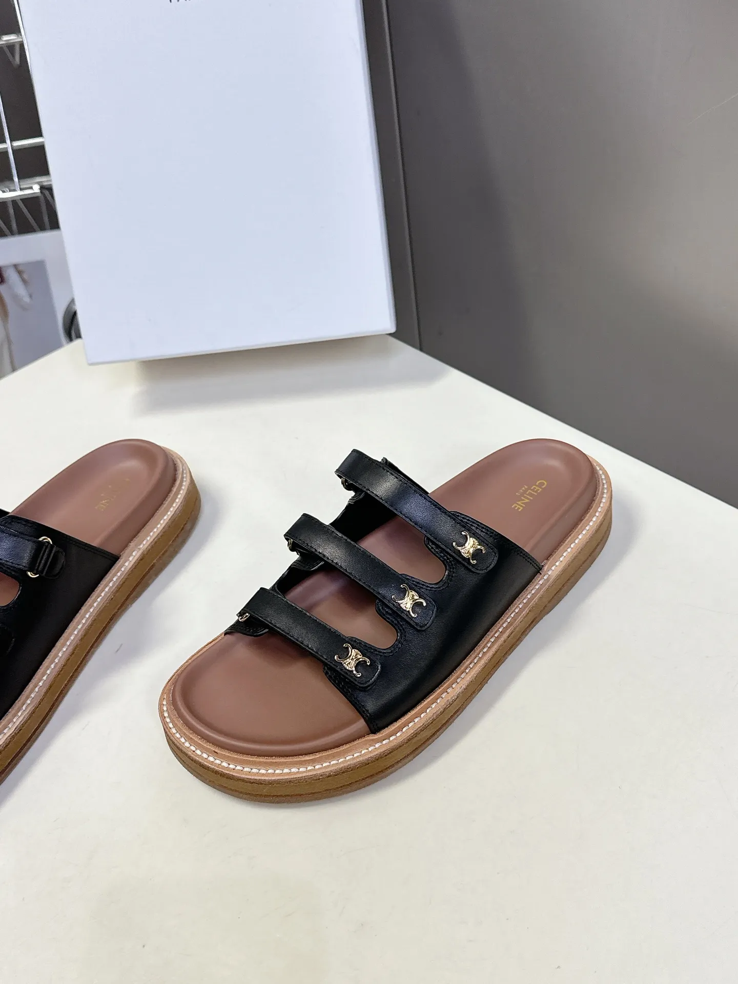 セリーヌ黒レトロなローマのサンダルとスリッパ - 画像 (4)